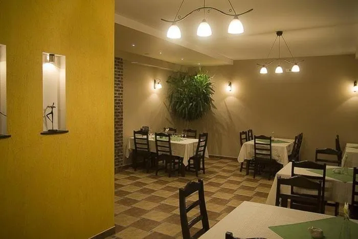 Restaurant/places to eat in HOTEL ŁABĘDY i Hostel Łabędy