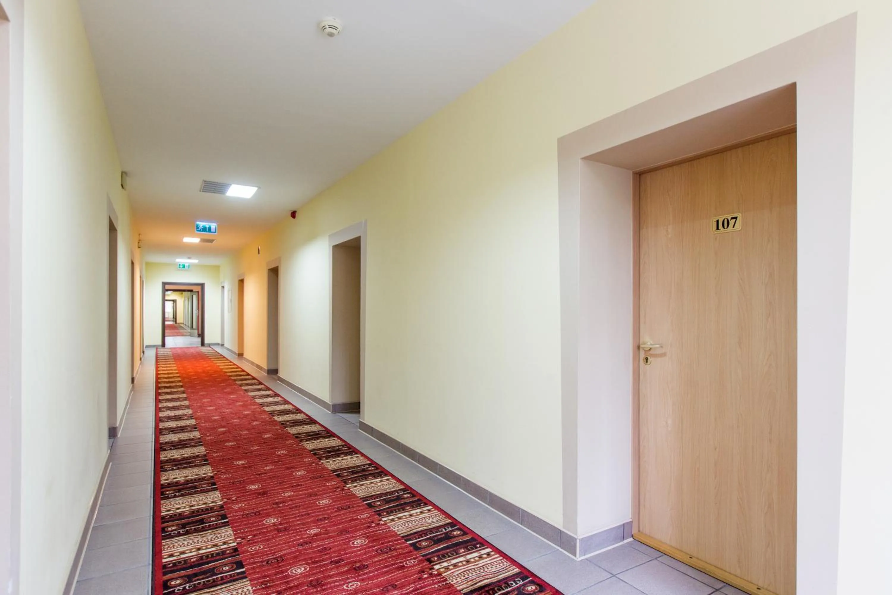 Lobby or reception in HOTEL ŁABĘDY i Hostel Łabędy