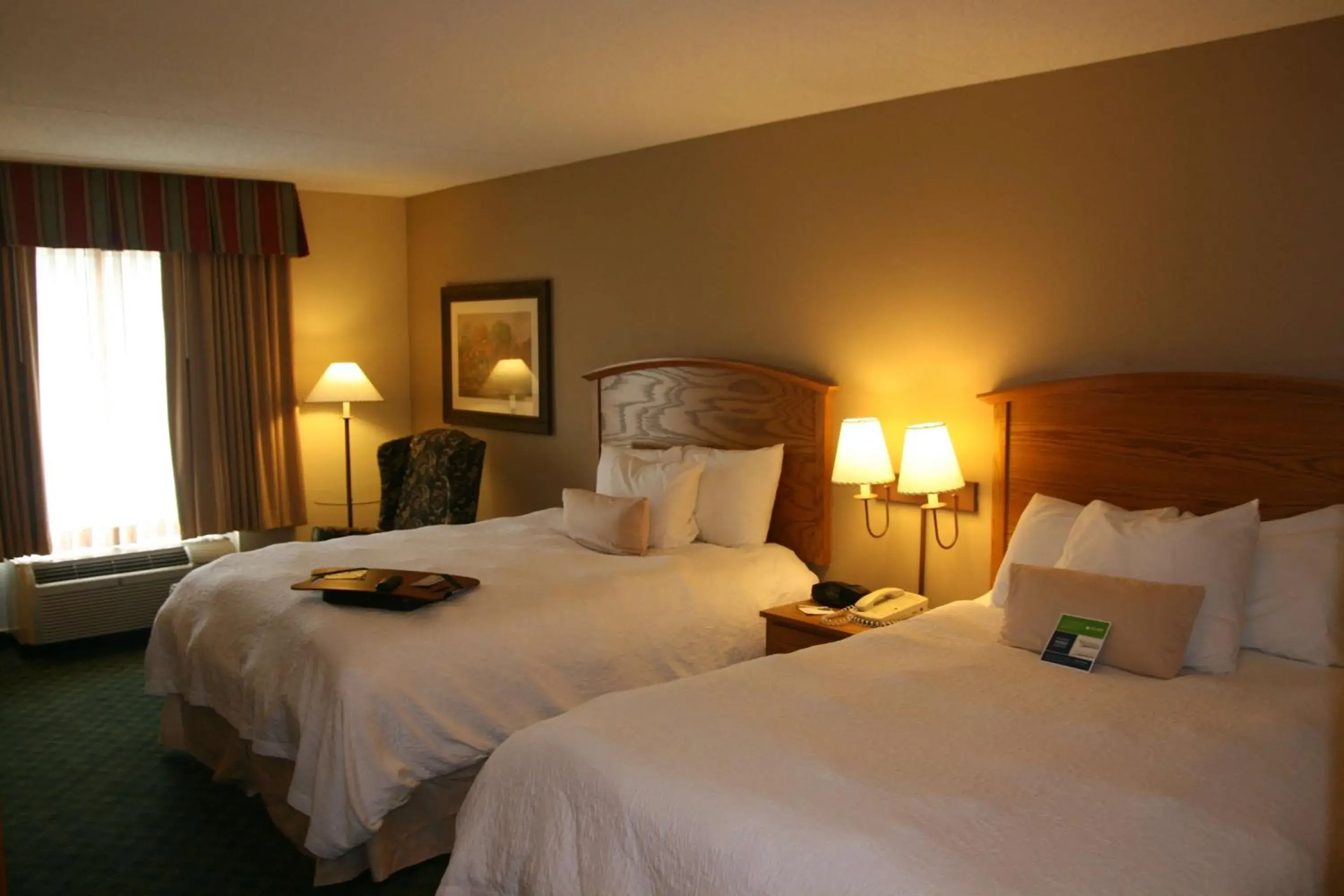 Bed in Hampton Inn Guntersville Bed in Hampton Inn Guntersville