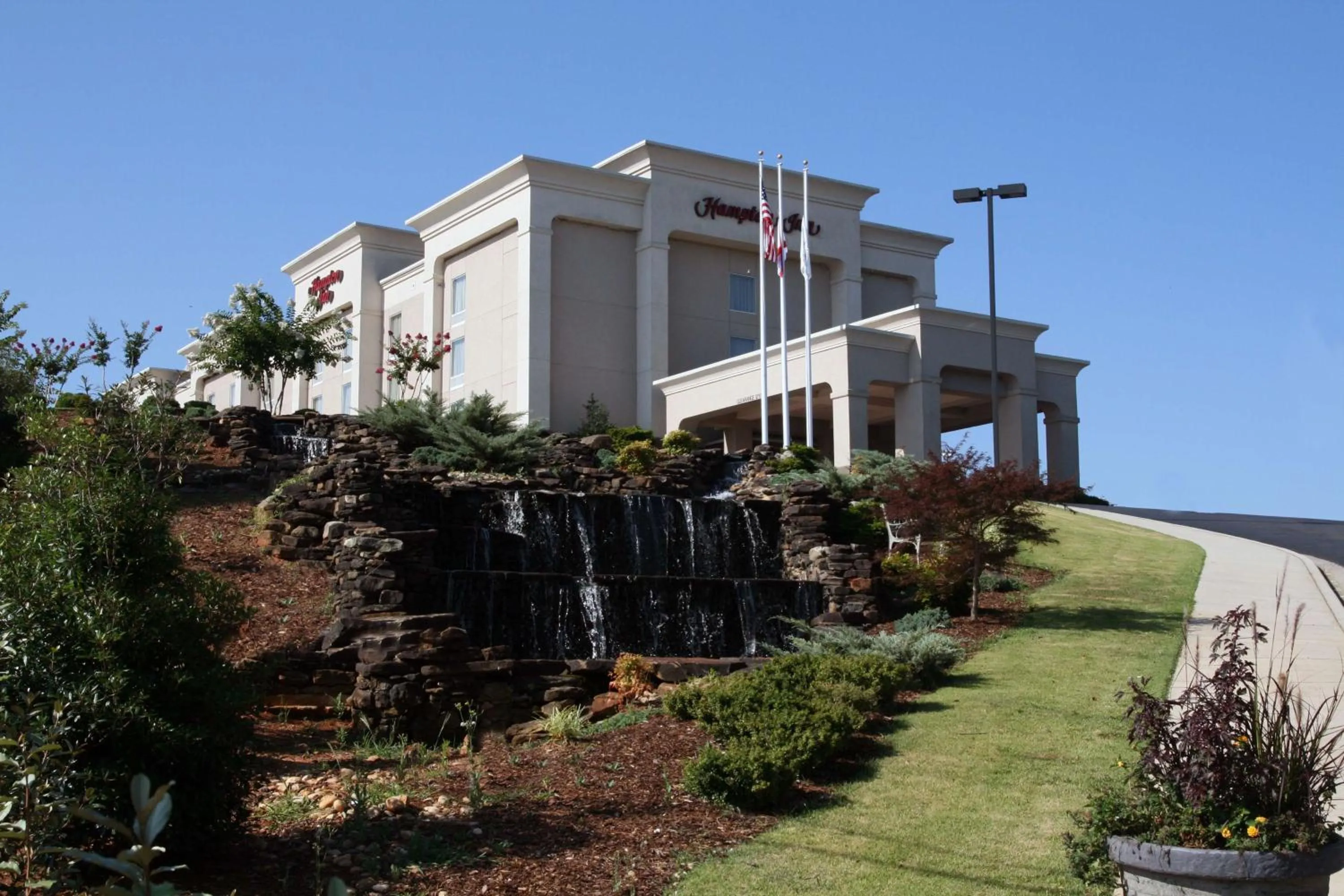 Property building in Hampton Inn Guntersville