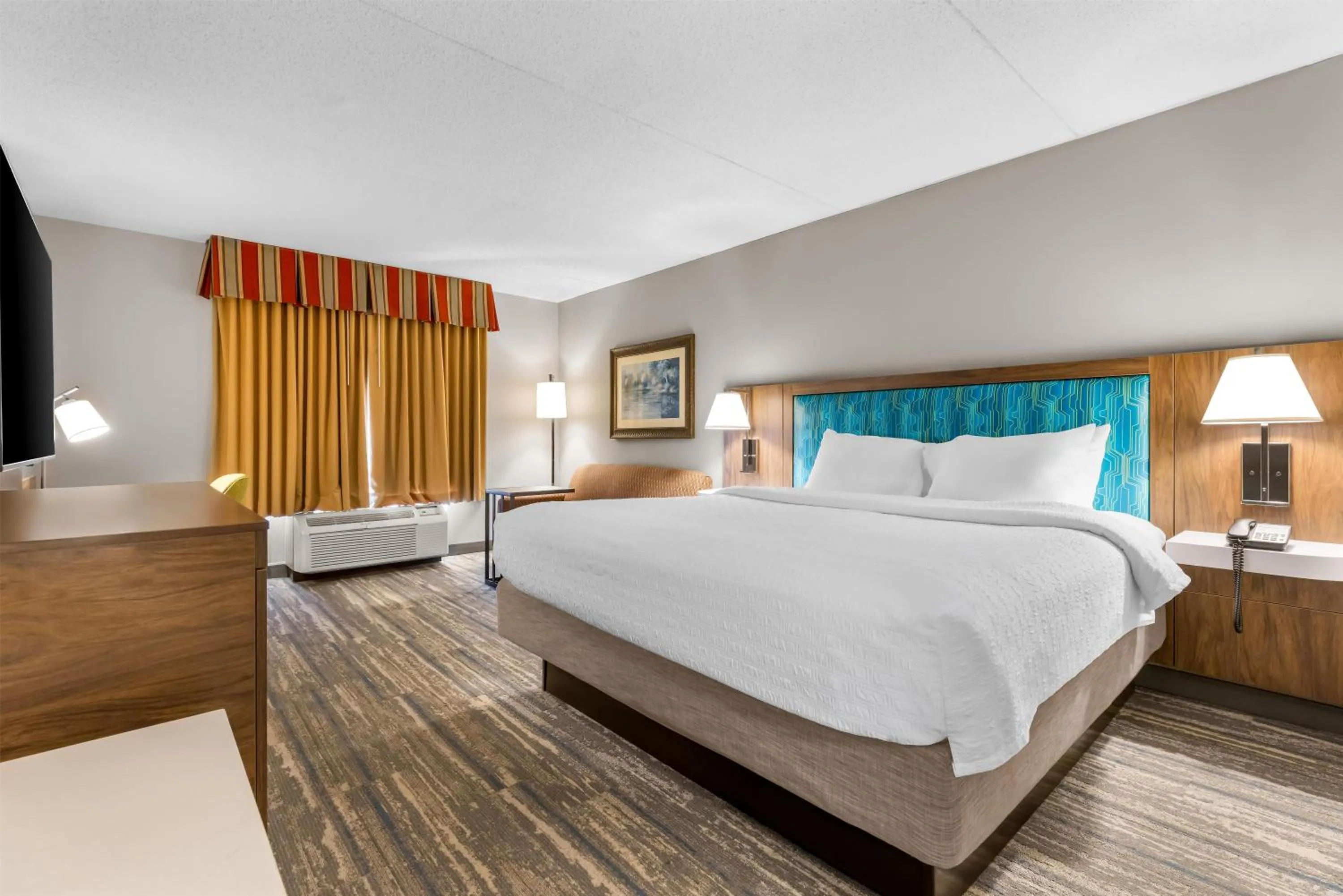 Bed in Hampton Inn Guntersville