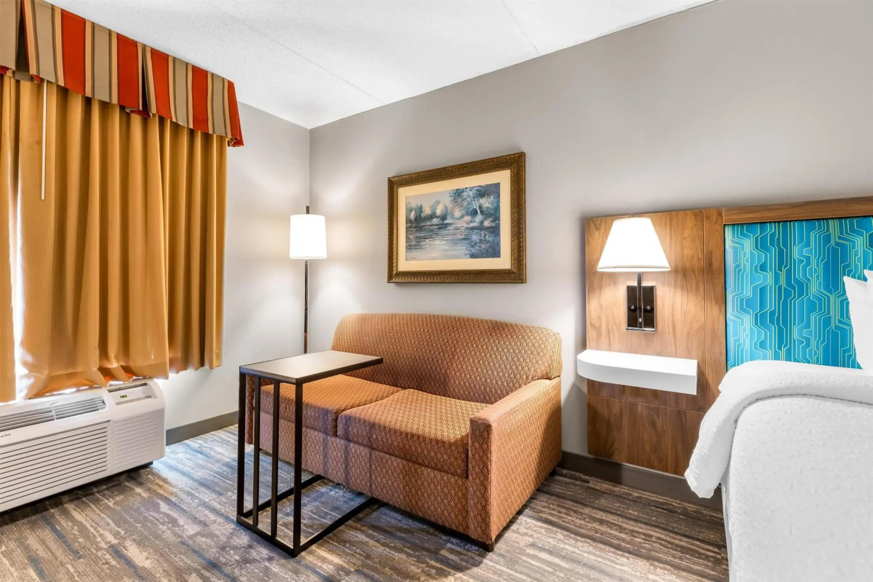 Bed in Hampton Inn Guntersville Bed in Hampton Inn Guntersville