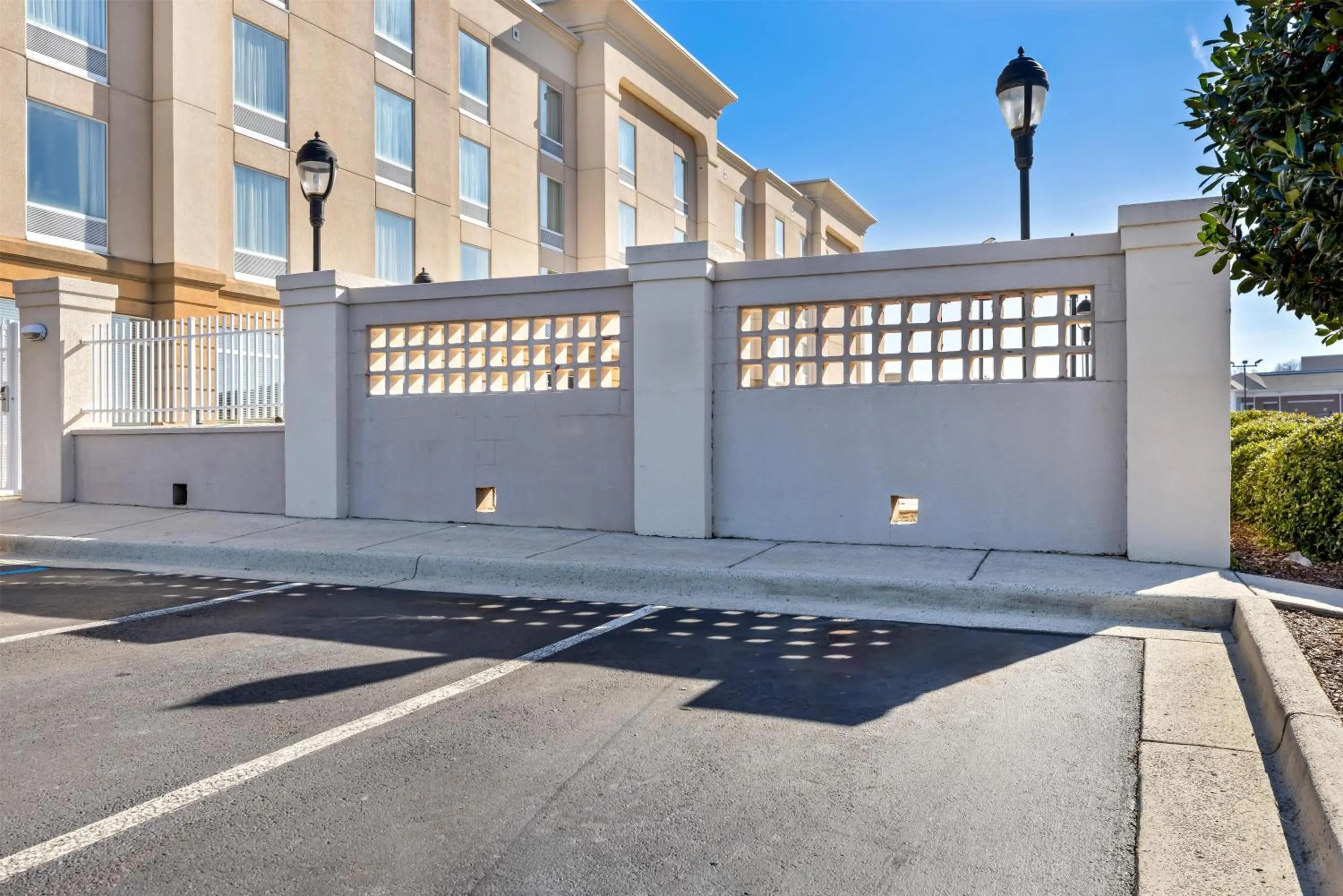 Property building in Hampton Inn Guntersville