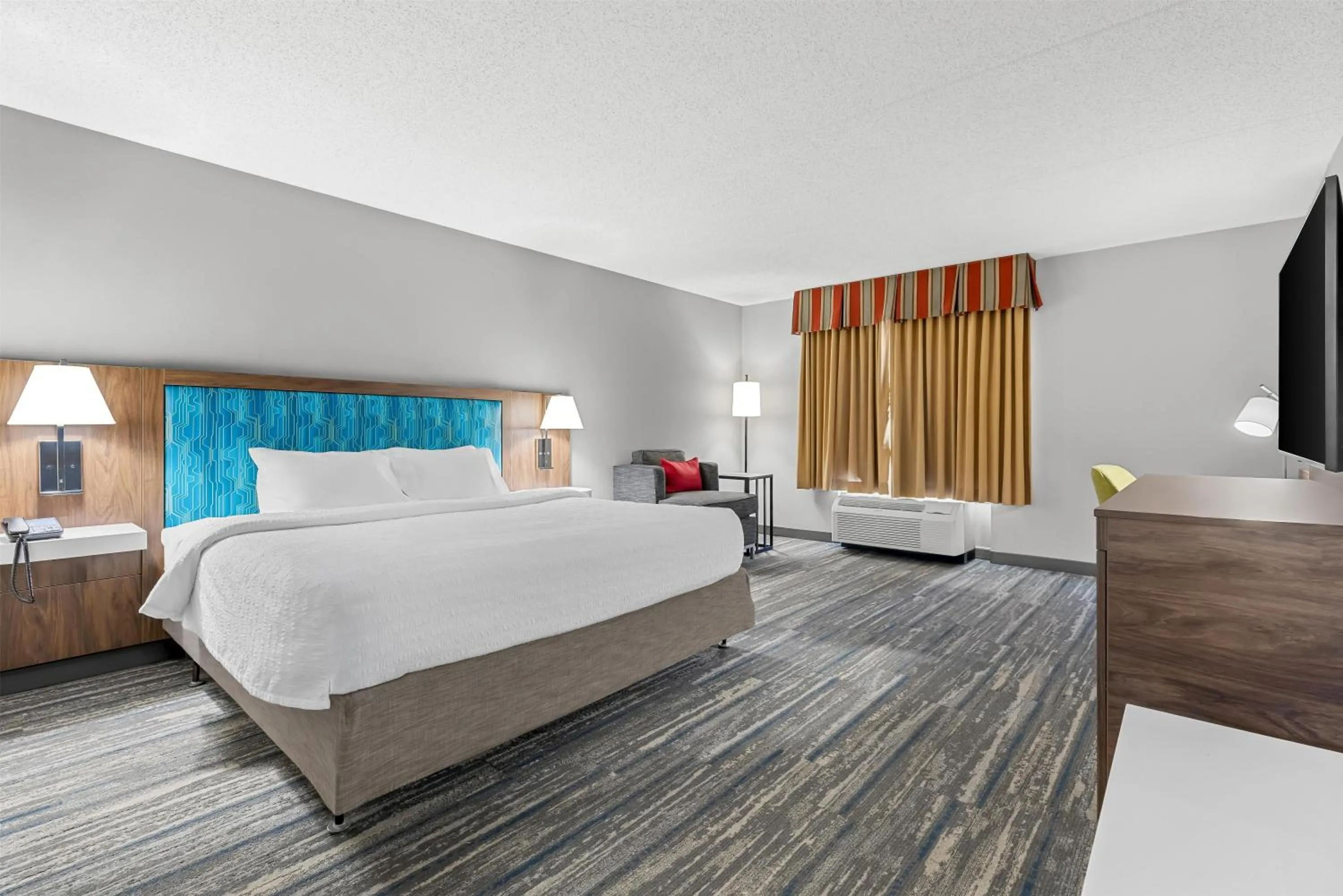 Bed in Hampton Inn Guntersville