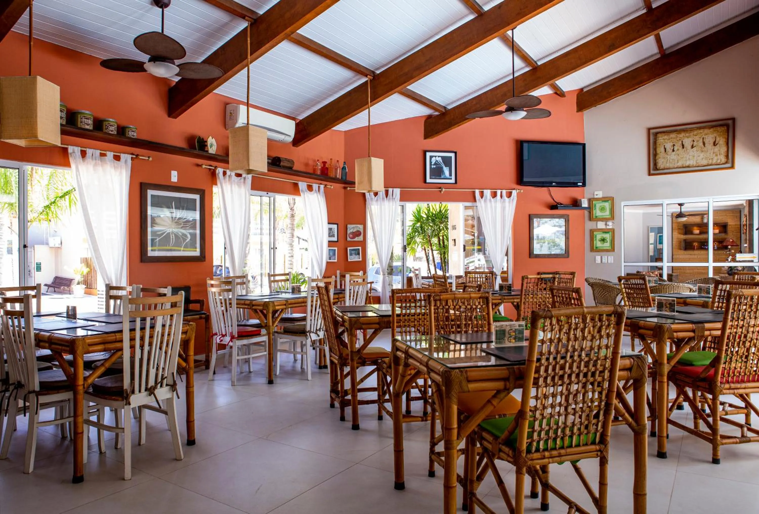 Restaurant/places to eat in Ciribaí Praia Hotel