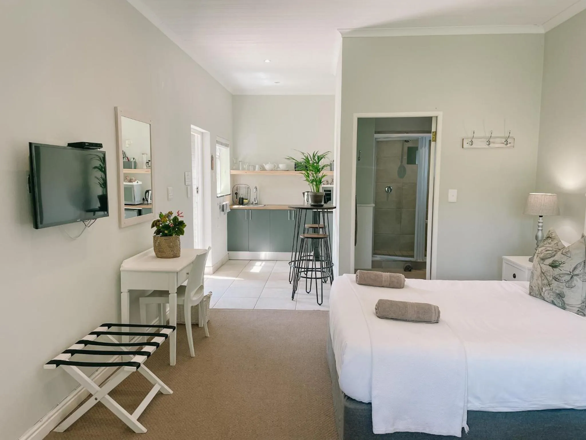 Bedroom, Bed in Panzi Garden Suite