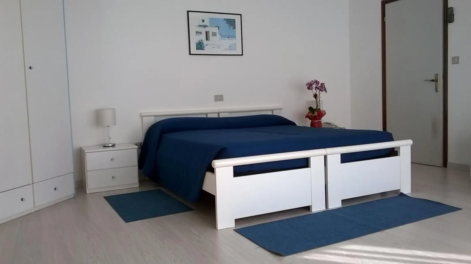 Photo of the whole room, Bed in Hotel King