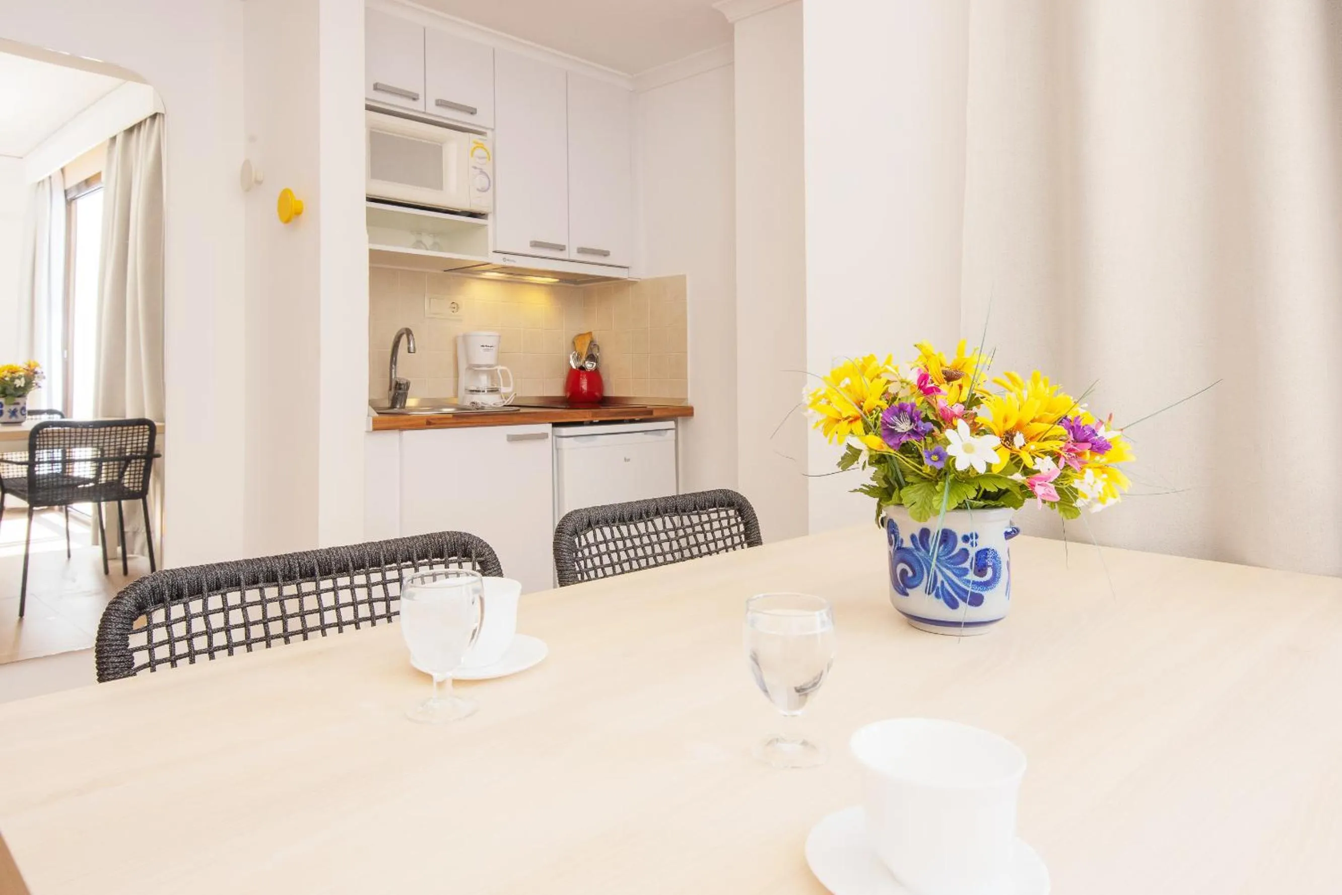 Kitchen or kitchenette in Hotel Playa Mondrago