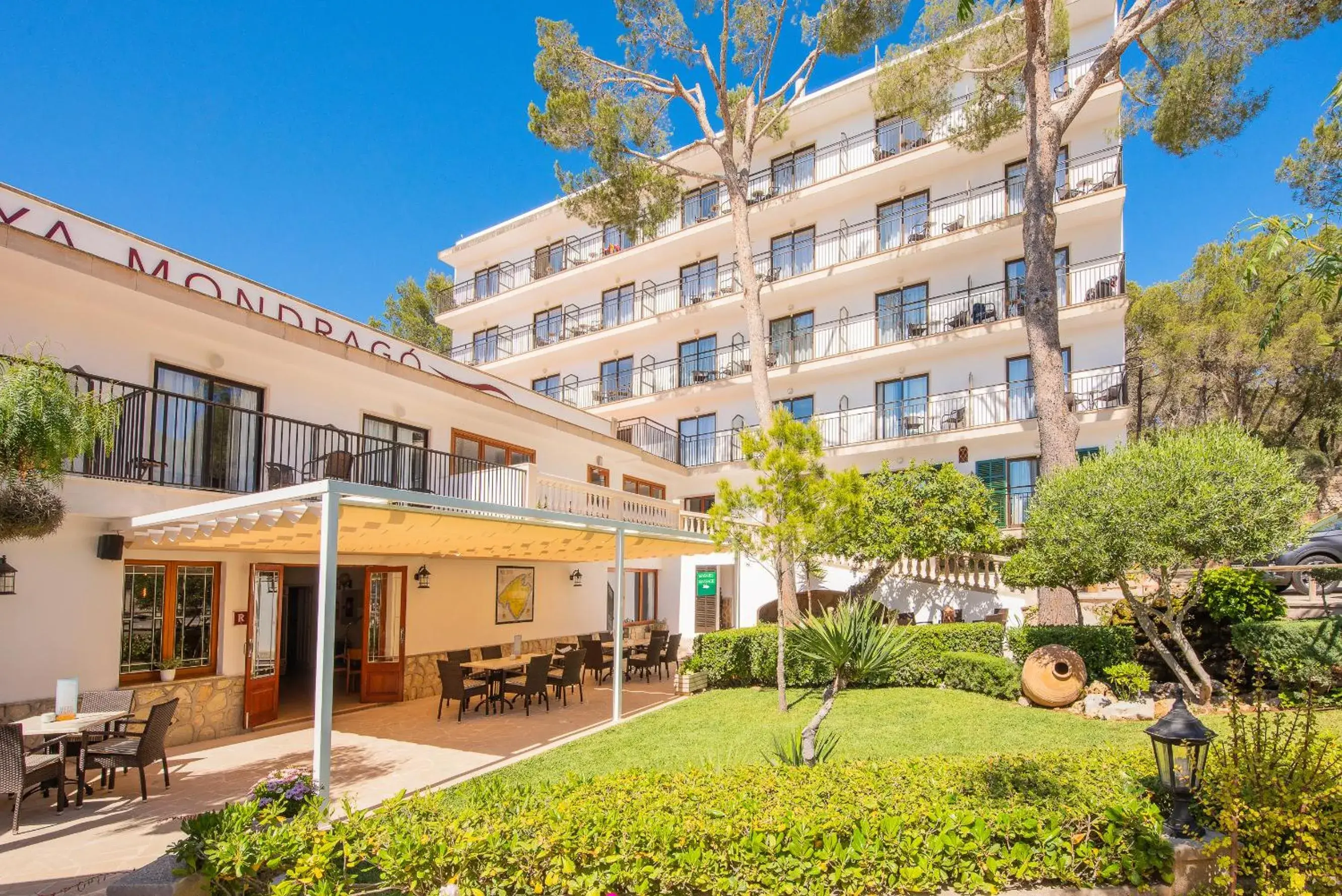 Property building in Hotel Playa Mondrago Property building in Hotel Playa Mondrago