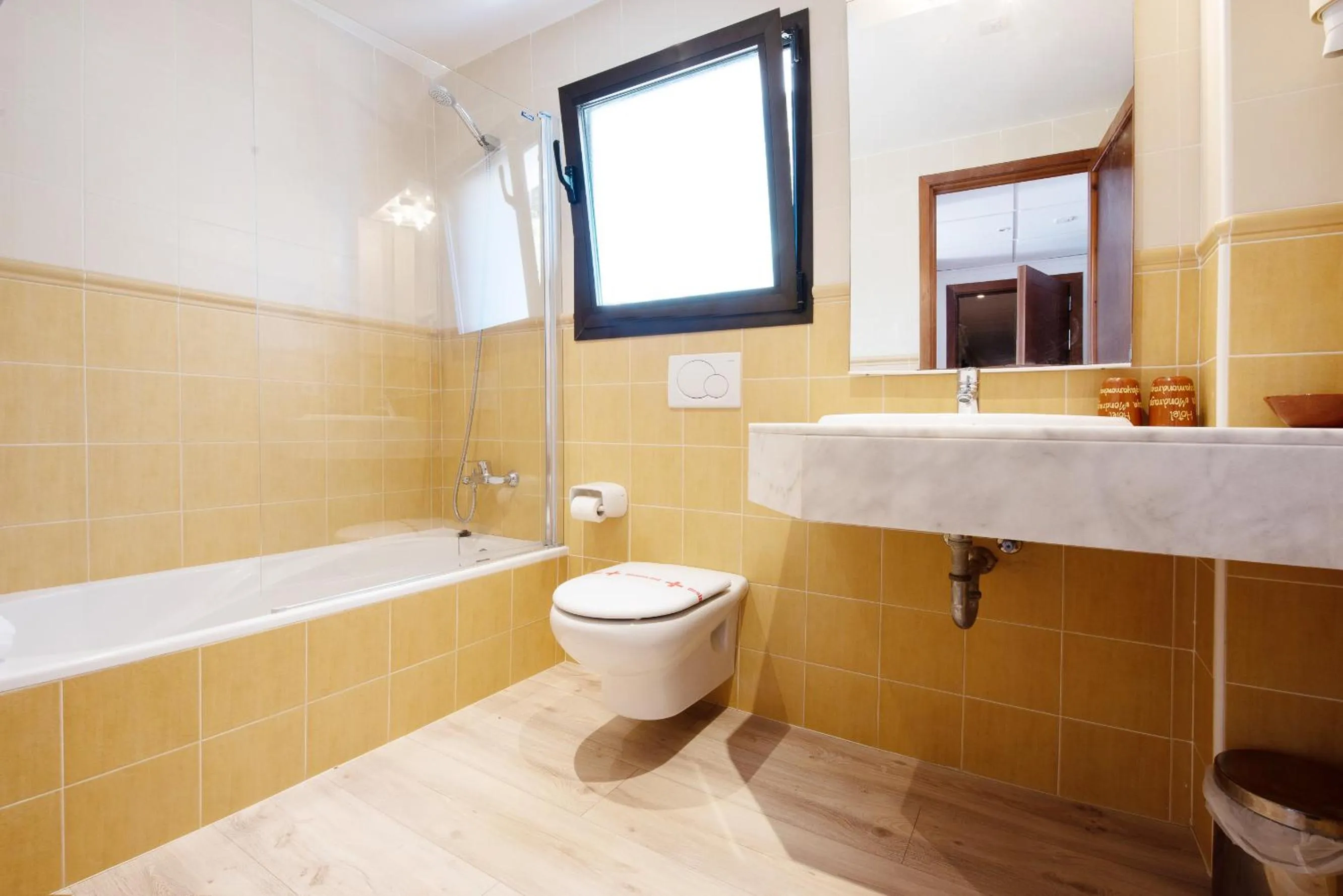 Bathroom in Hotel Playa Mondrago