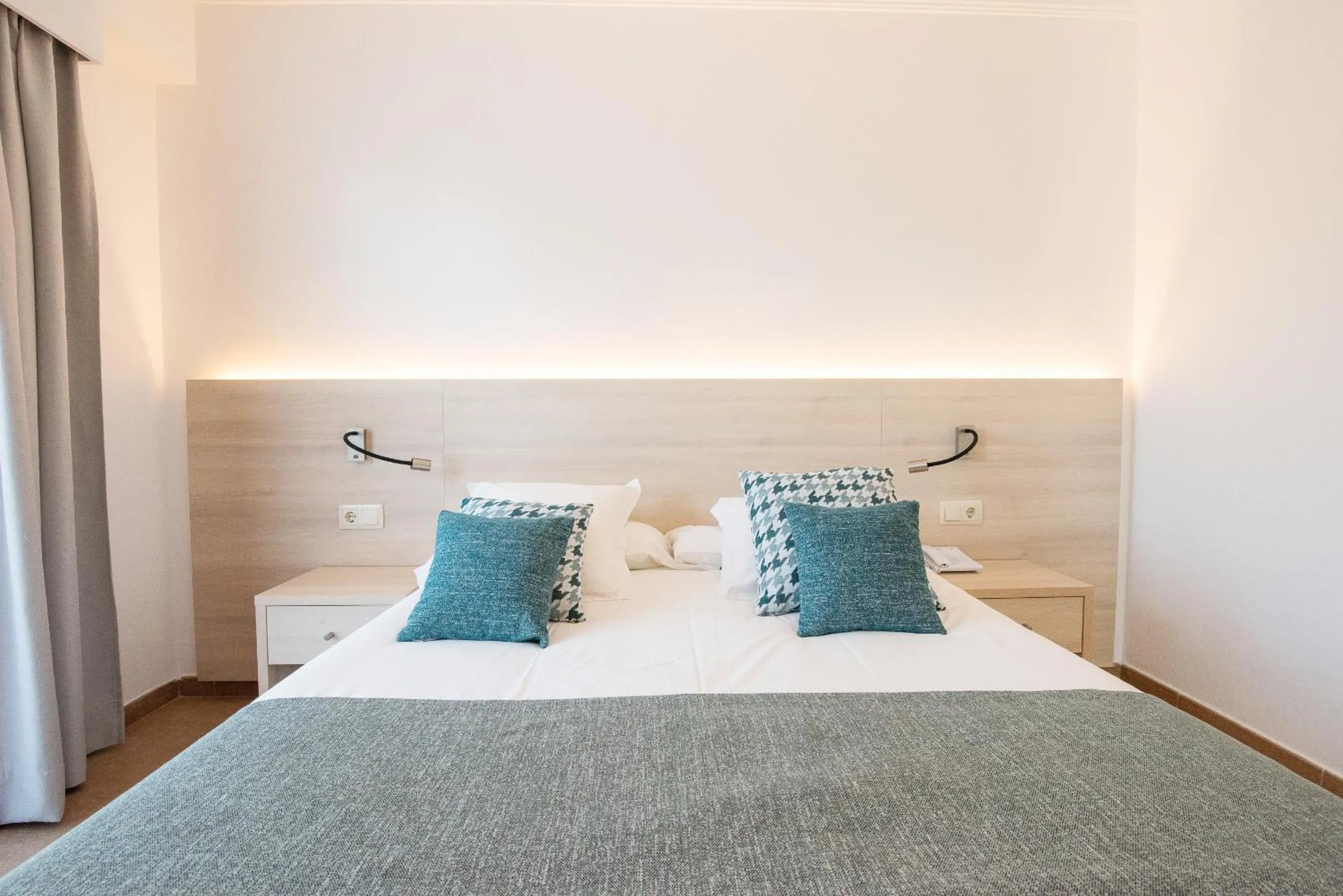 Bed in Hotel Playa Mondrago