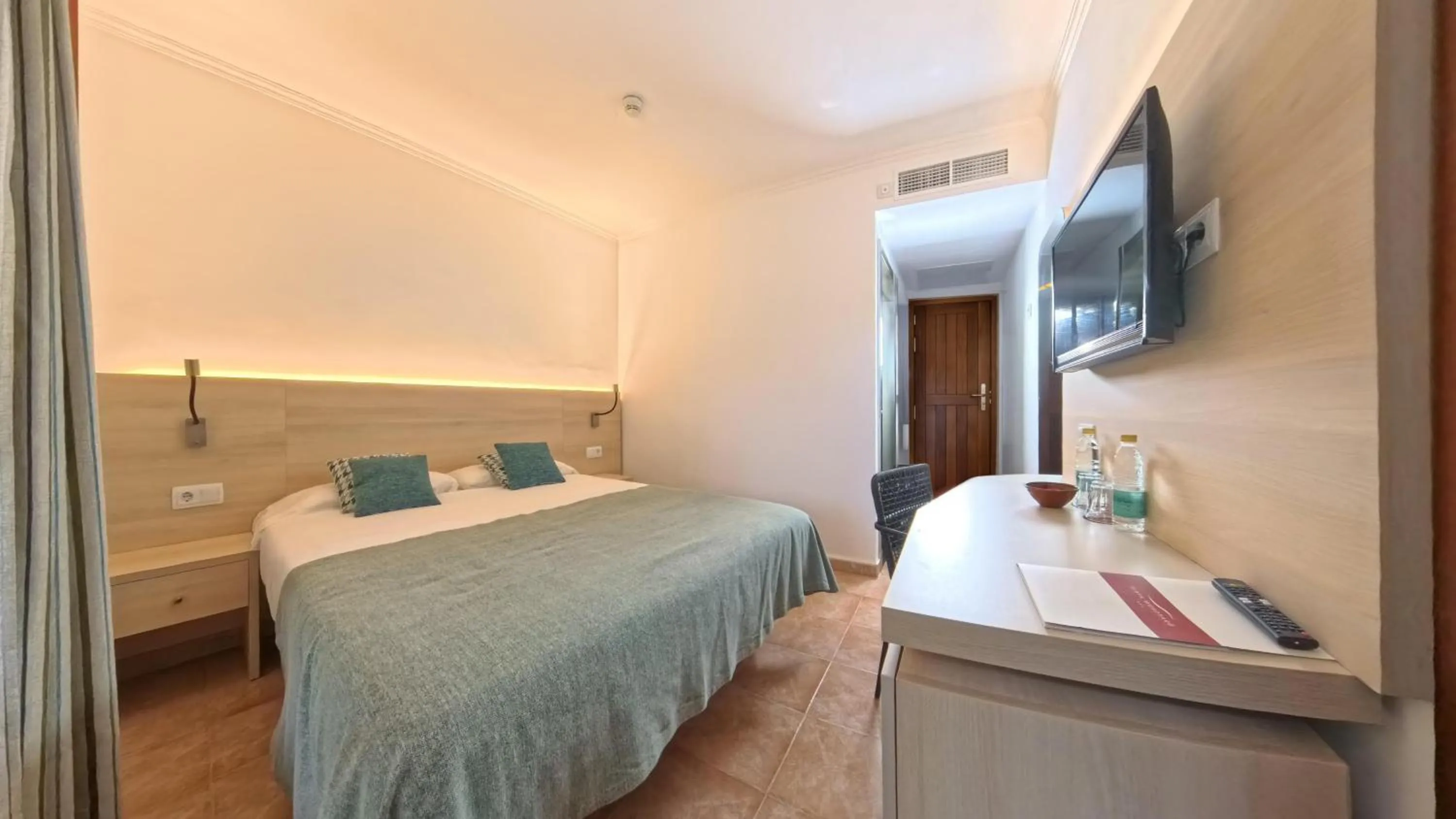 Hotel Playa Mondrago