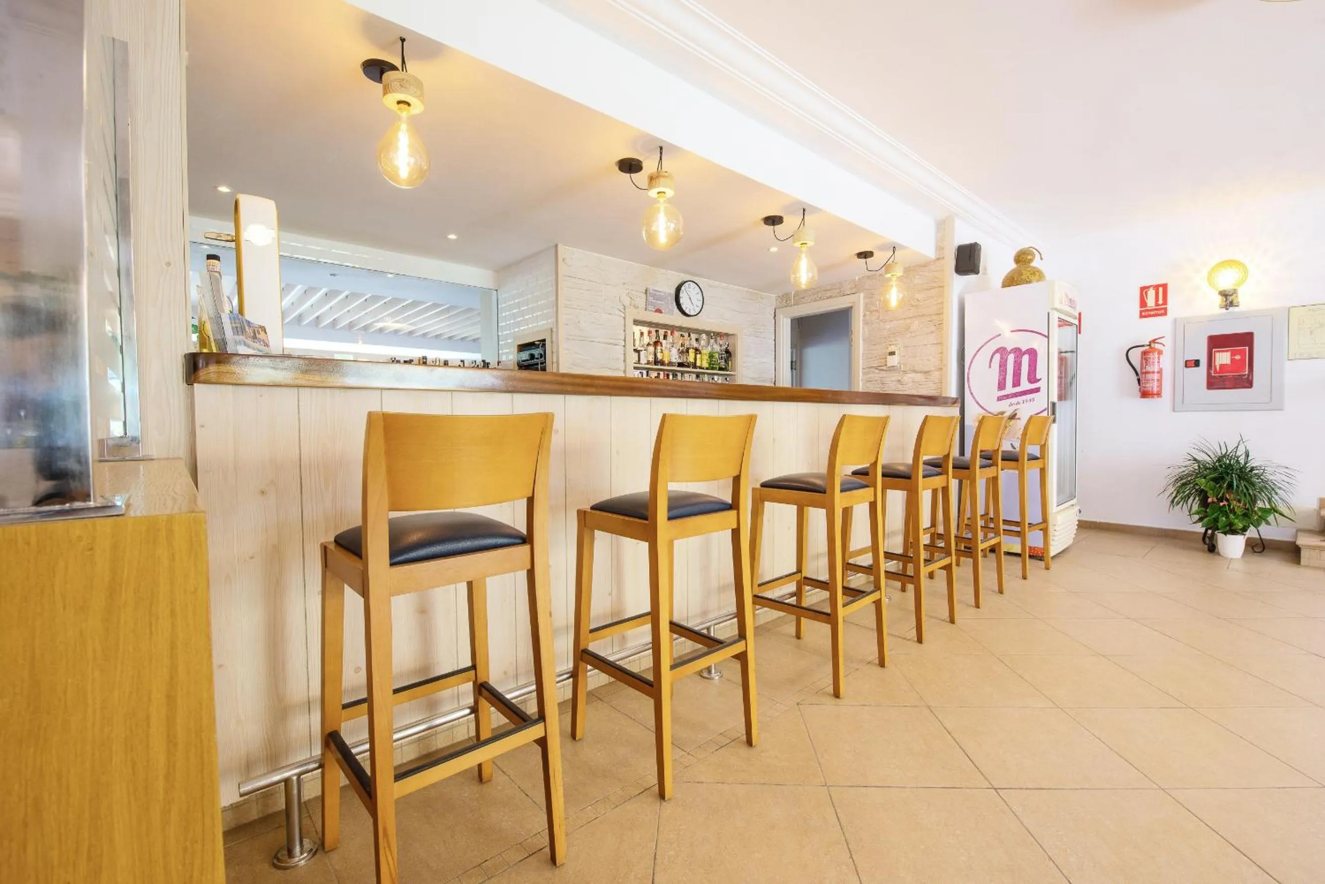 Lounge or bar in Hotel Playa Mondrago