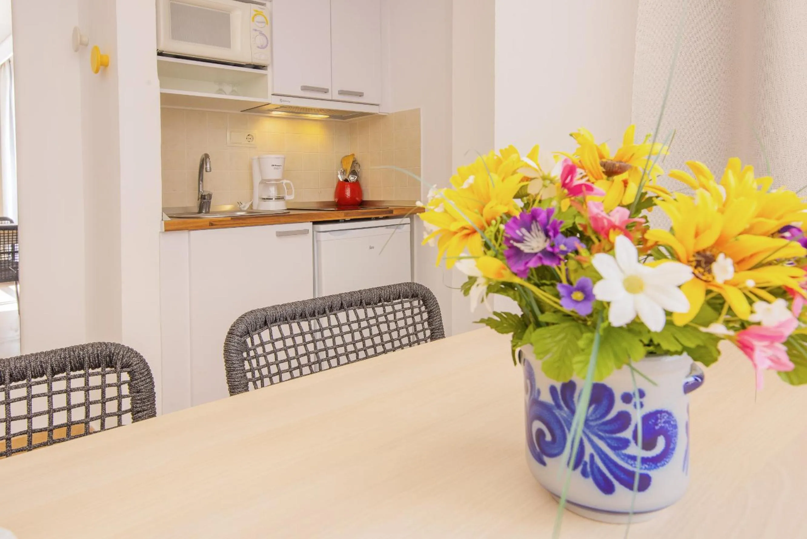 Kitchen or kitchenette in Hotel Playa Mondrago