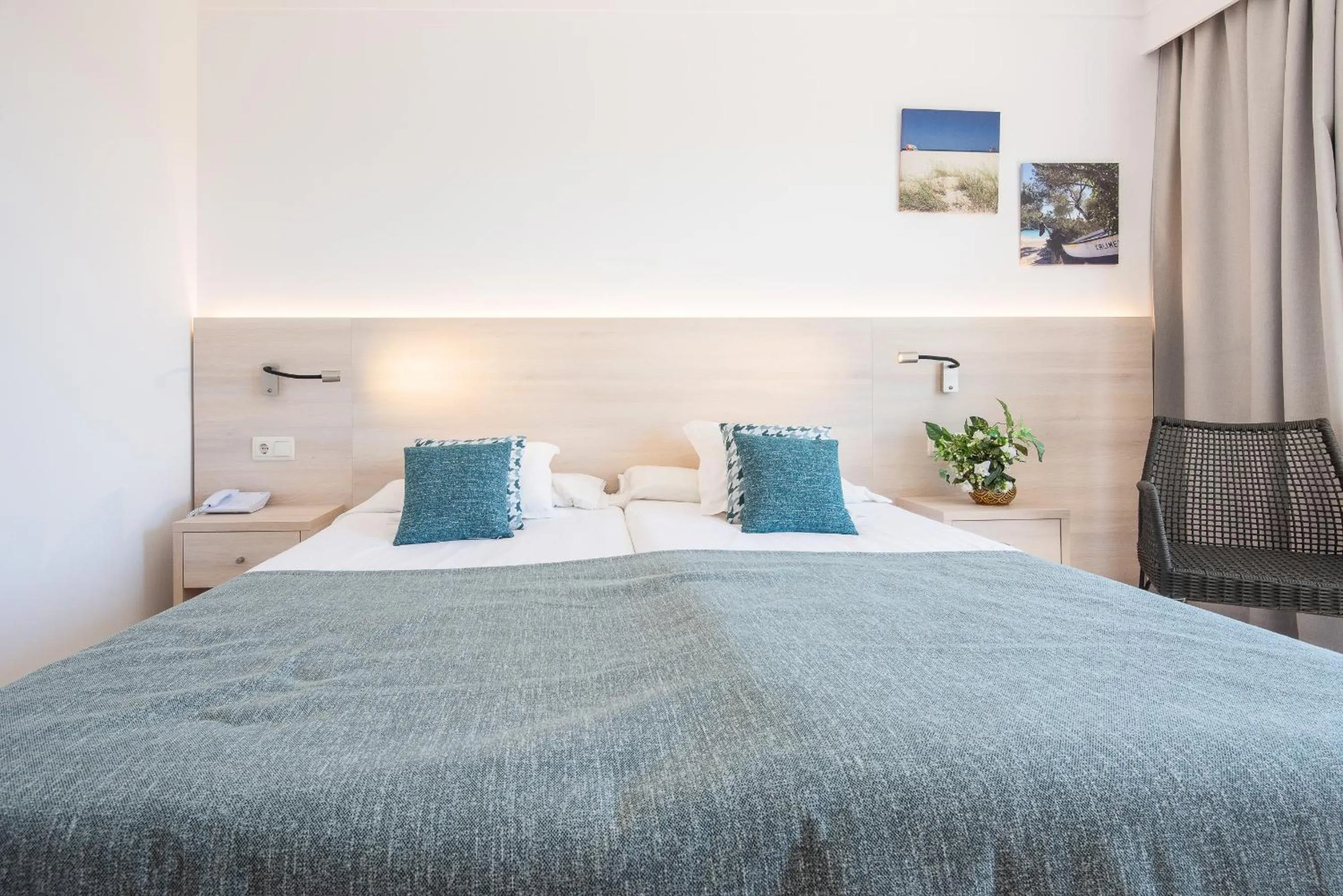 Bedroom in Hotel Playa Mondrago