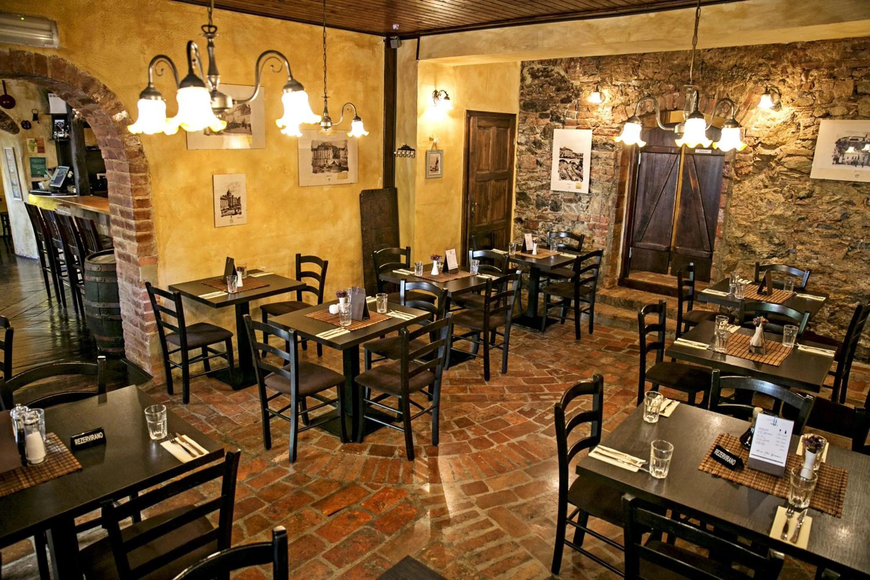 Restaurant/places to eat in Apartments Hiša Pod Gradom