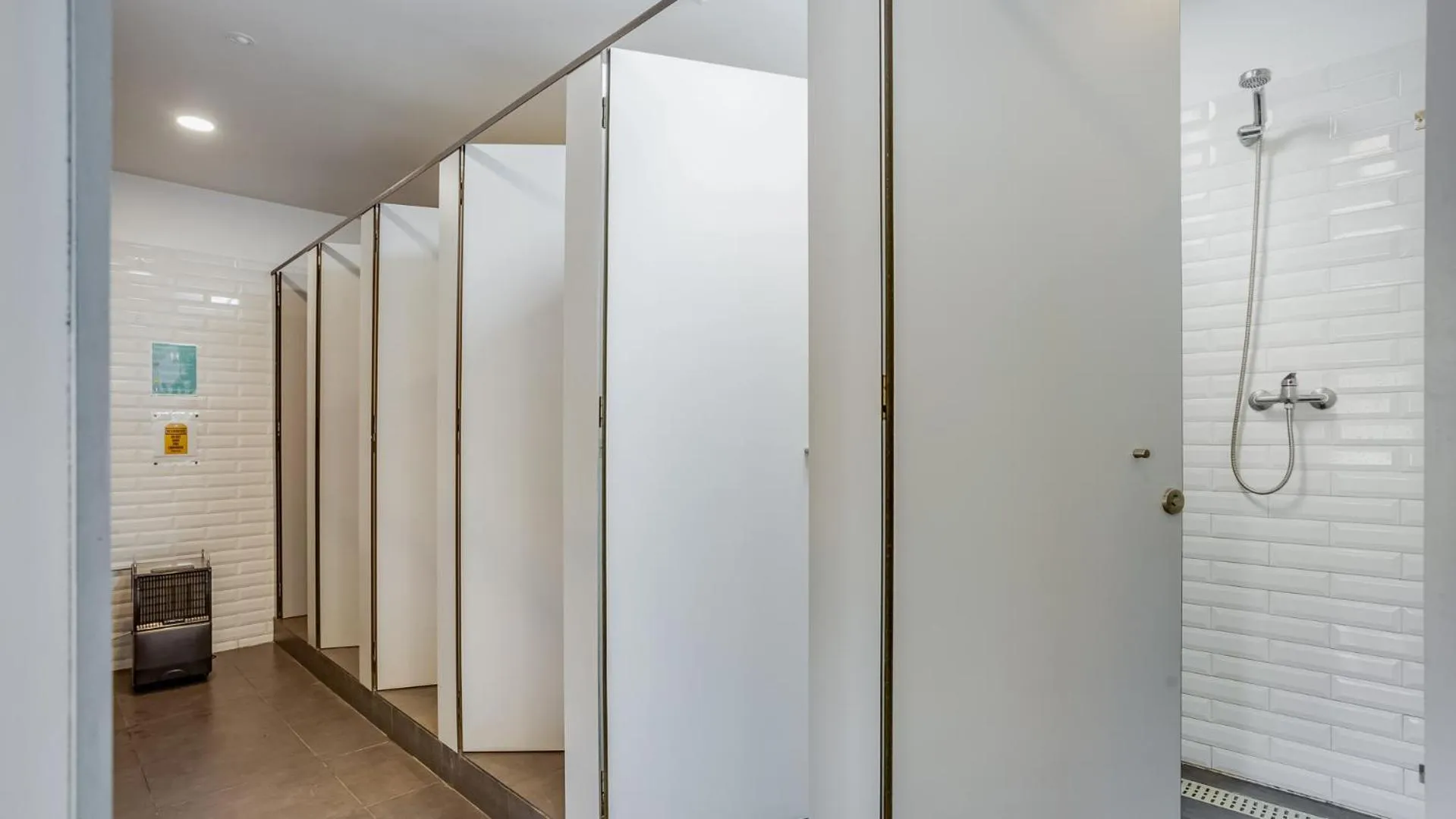 Shower in Hostellicious