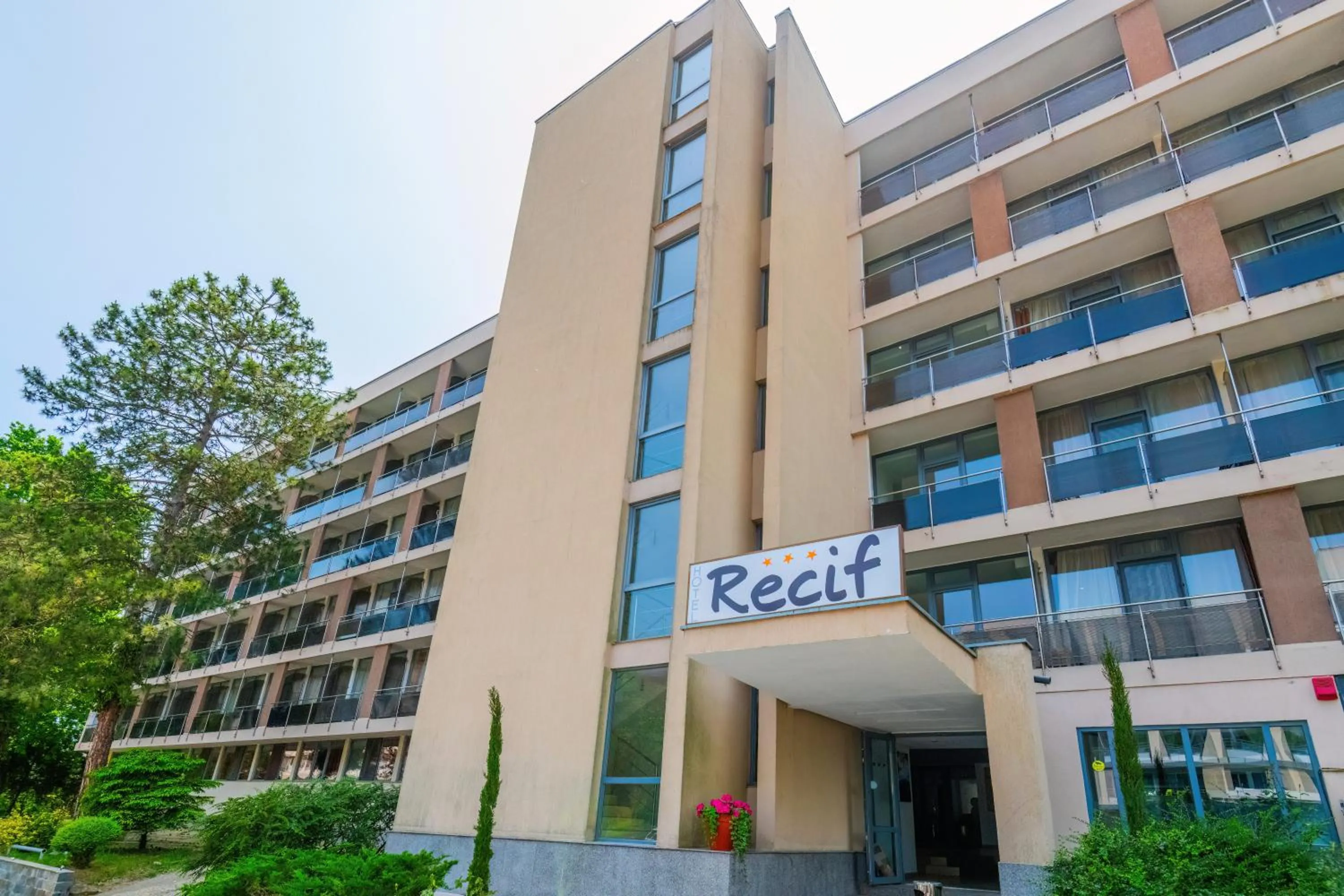 Property building in Hotel Recif