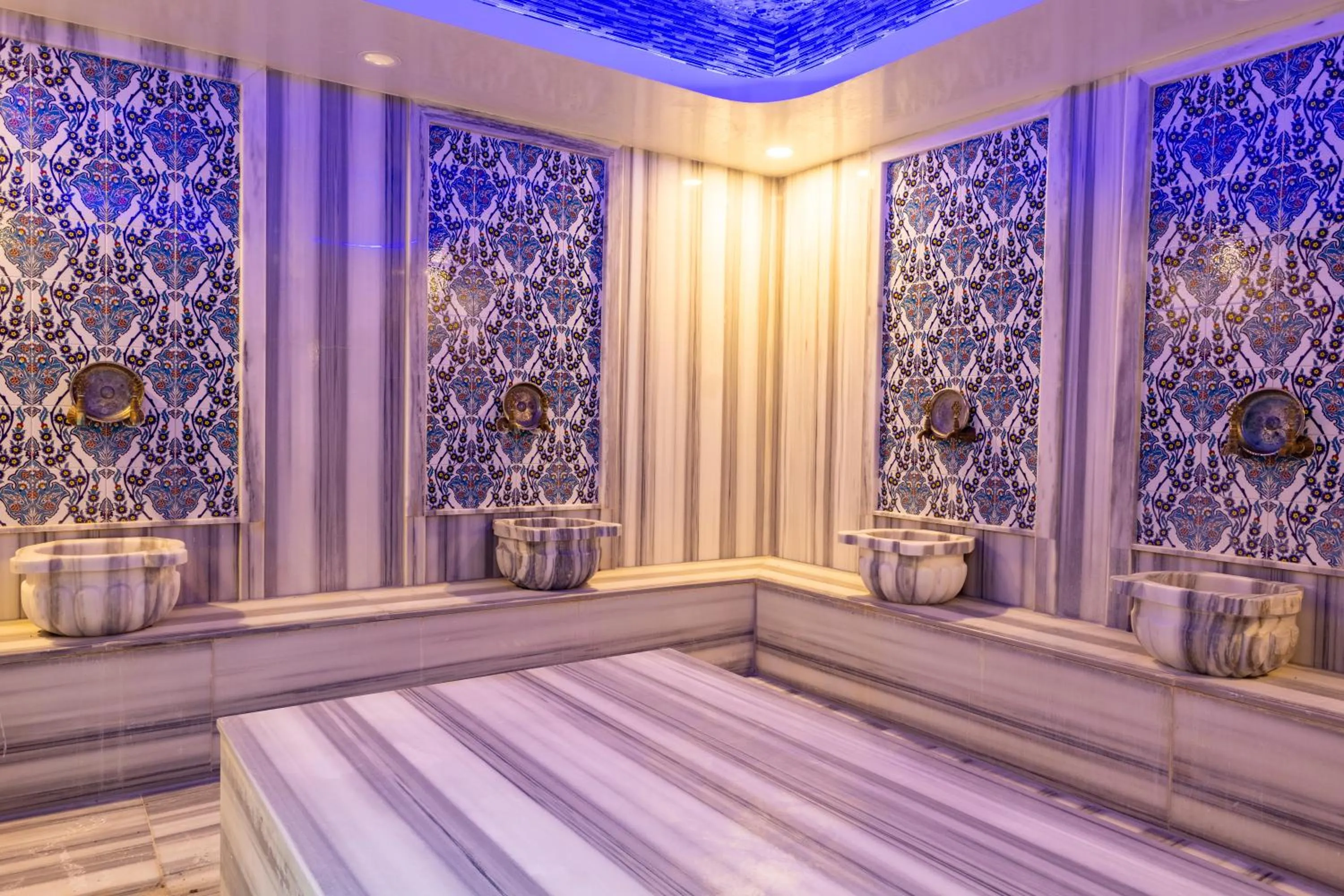 Public Bath, Bed in The Nowness Luxury Hotel & Spa Adulty Only