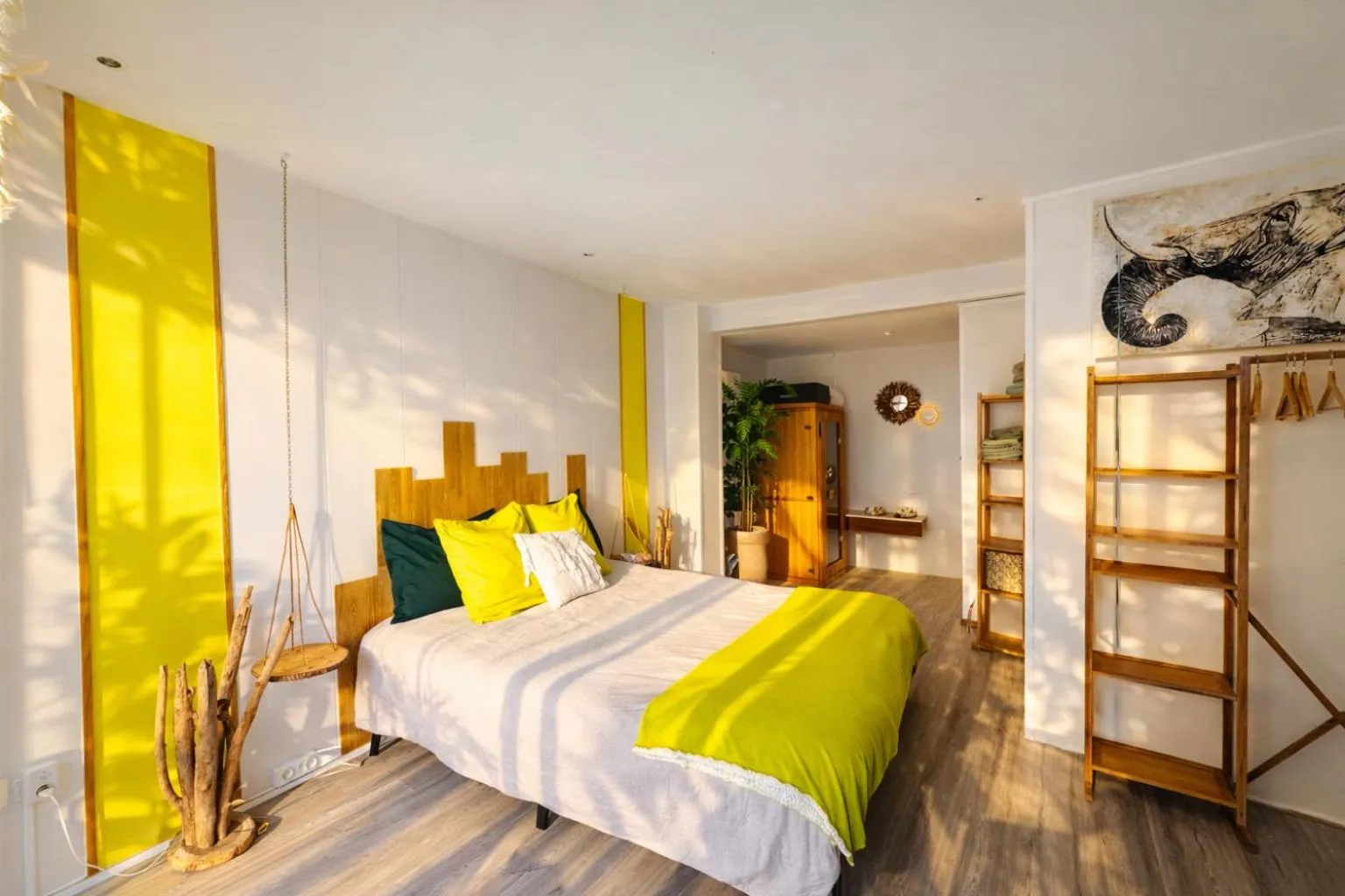 Bedroom, Bed in Villa le dauphin Meschers 4 étoiles vu Mer