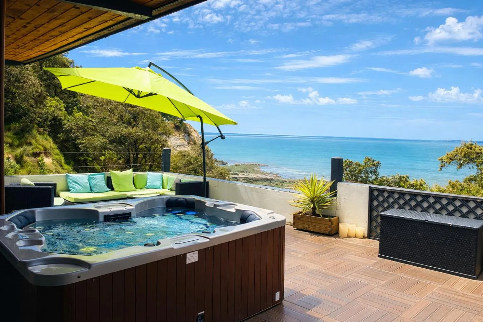 Hot Tub in Villa le dauphin Meschers 4 étoiles vu Mer