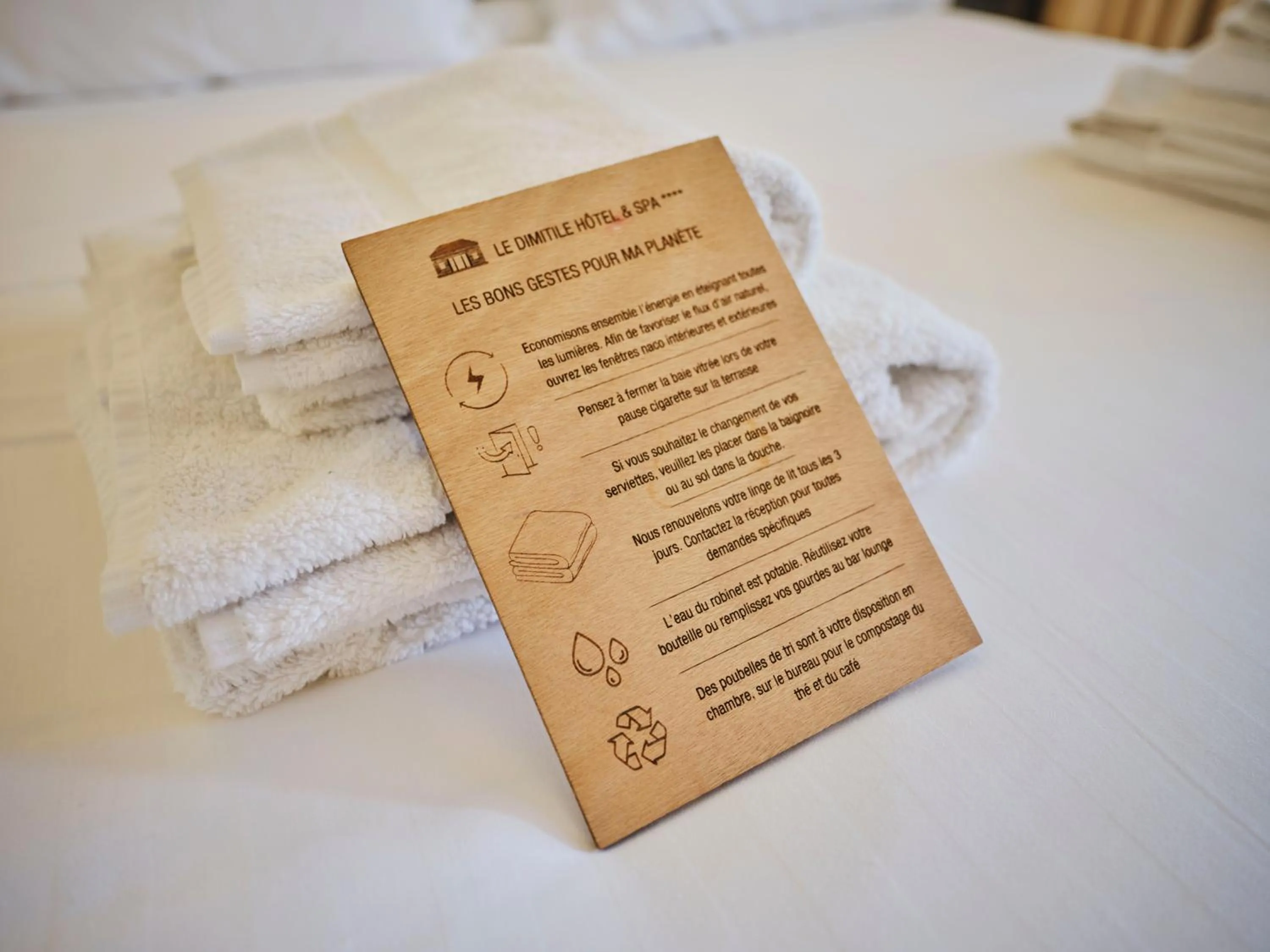 towels, Bed in Dimitile Hôtel & Spa