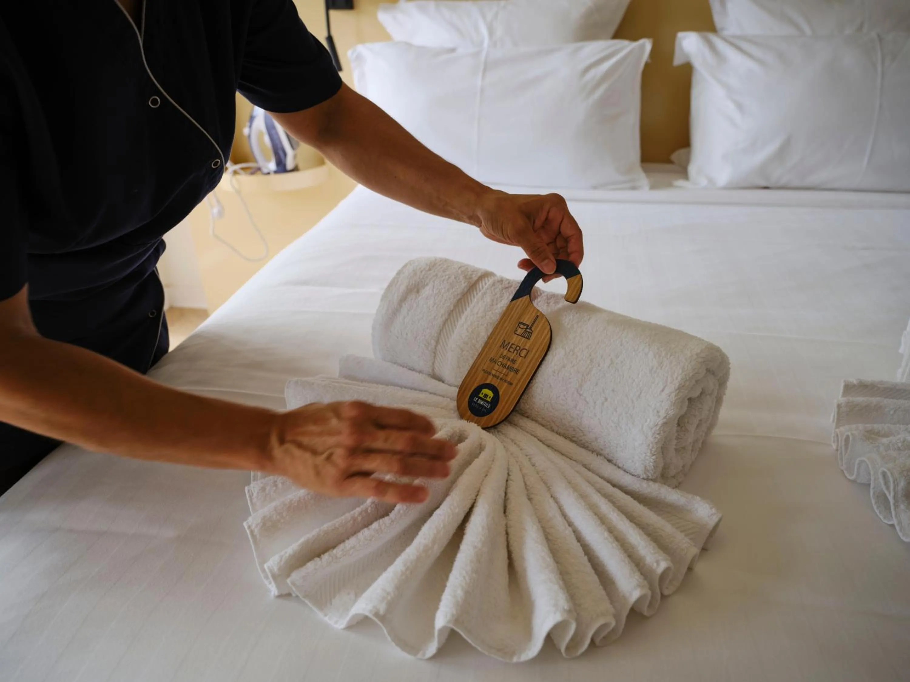 towels, Bed in Dimitile Hôtel & Spa