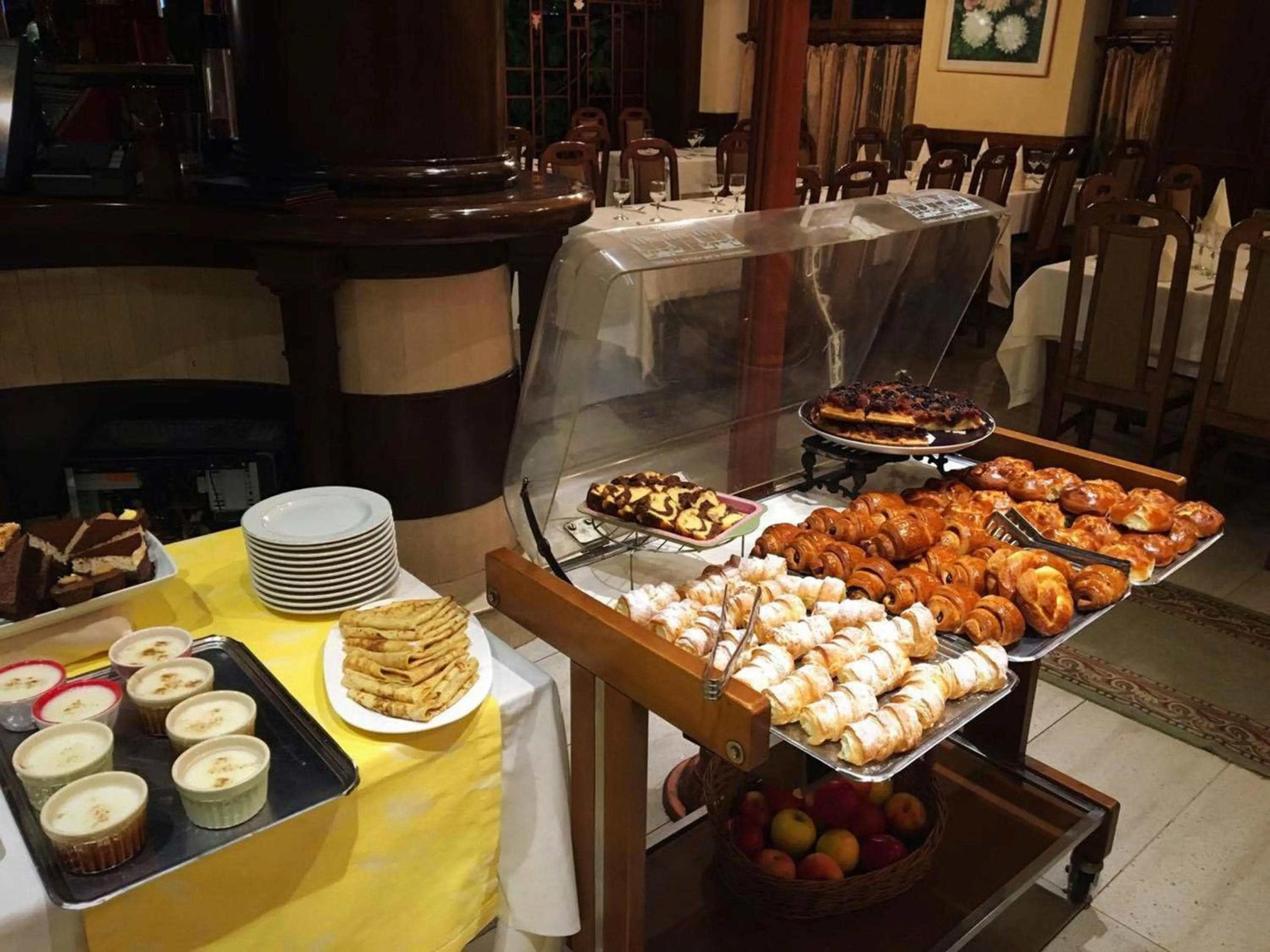 Buffet breakfast in Hotel Irisa