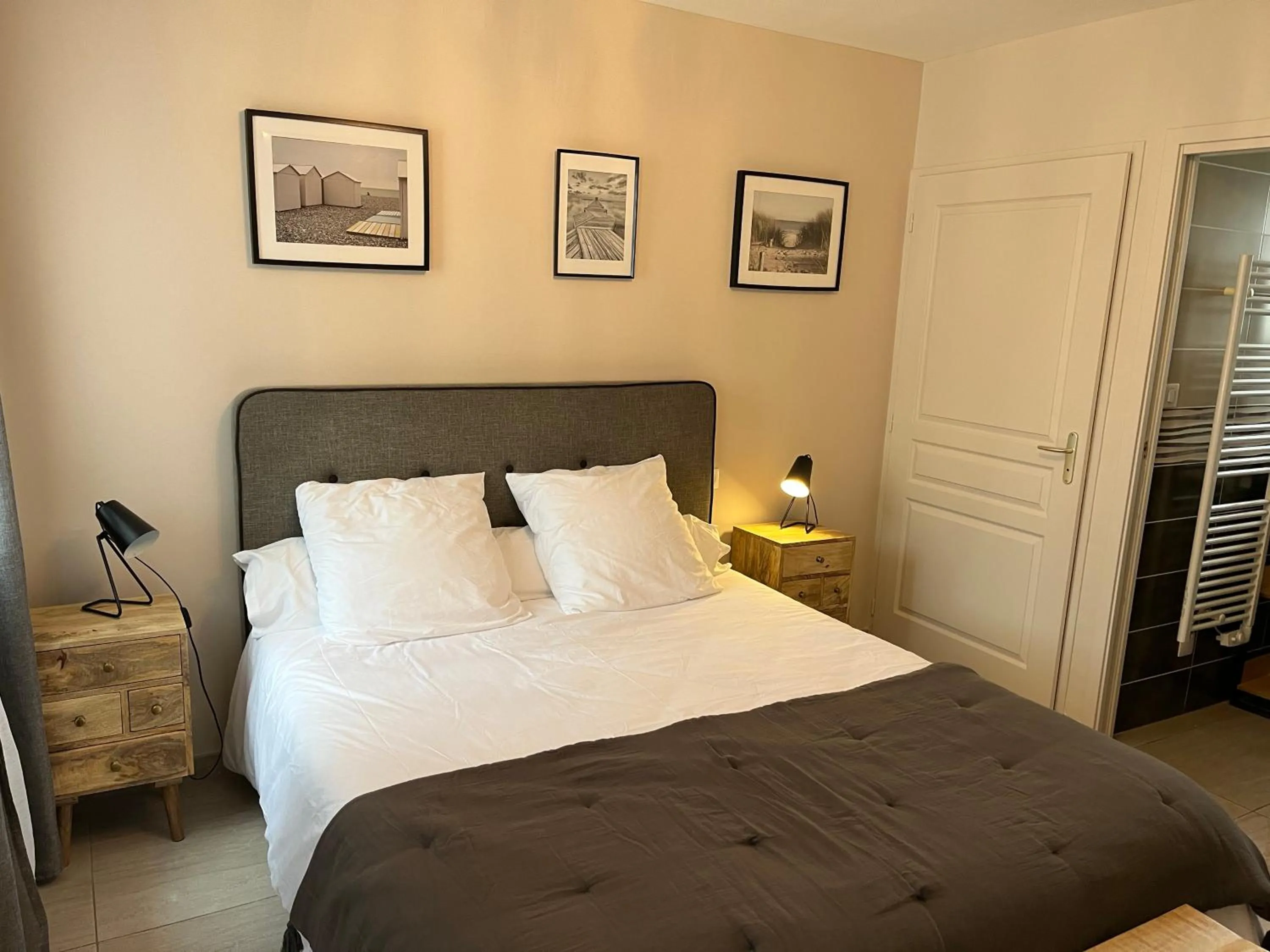 Bedroom, Bed in La Rose des Vents