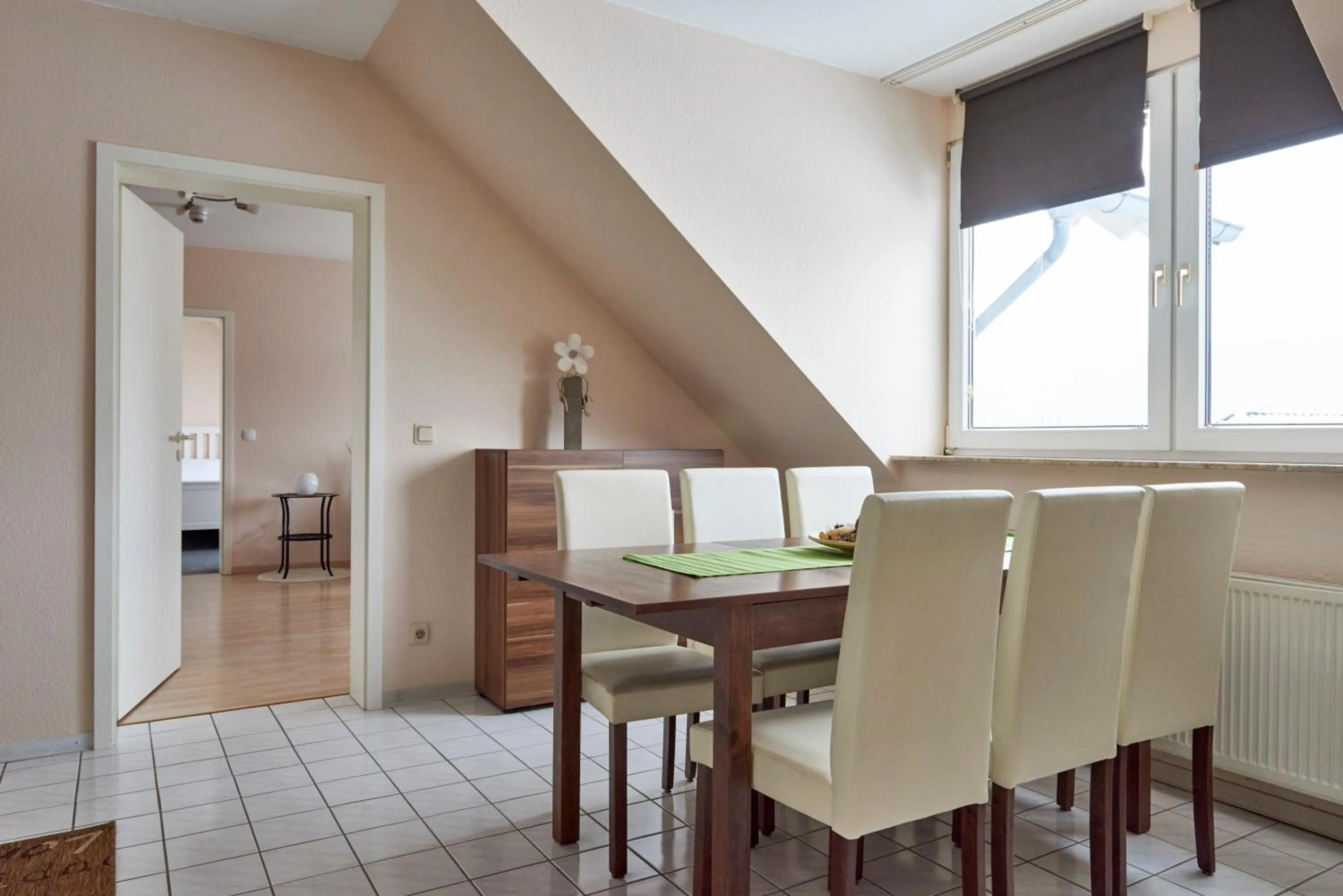 Dining area in Hotel Asslar