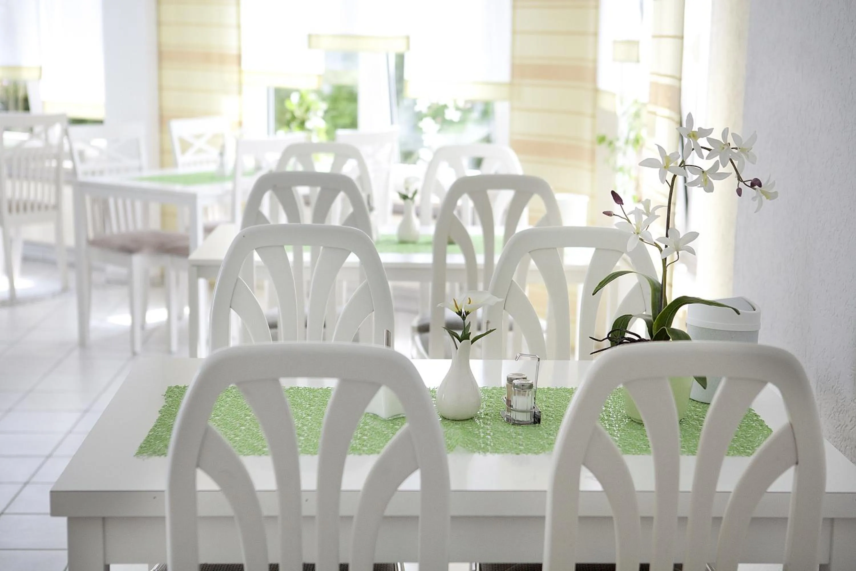 Restaurant/places to eat in Hotel Asslar