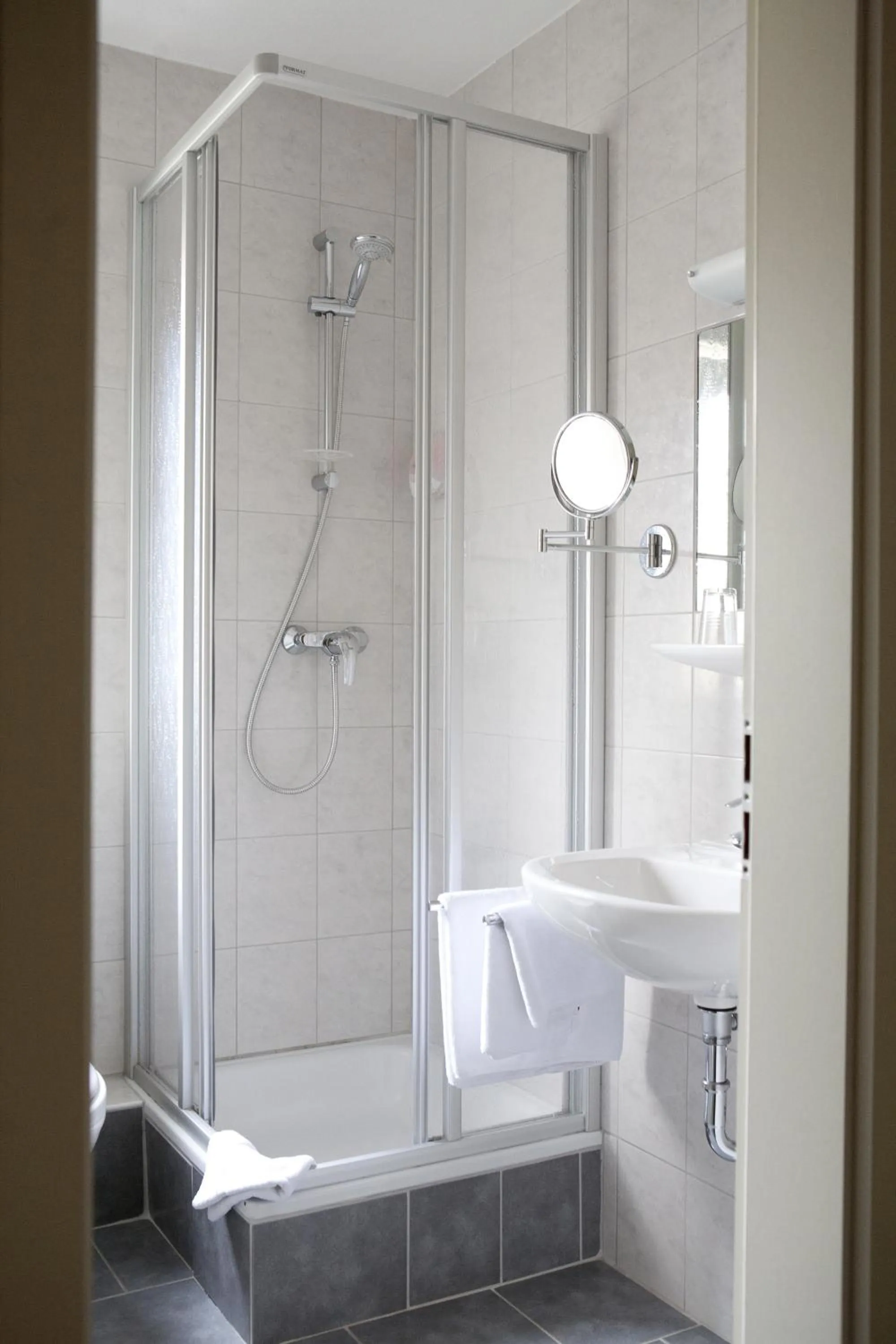 Shower in Hotel Asslar