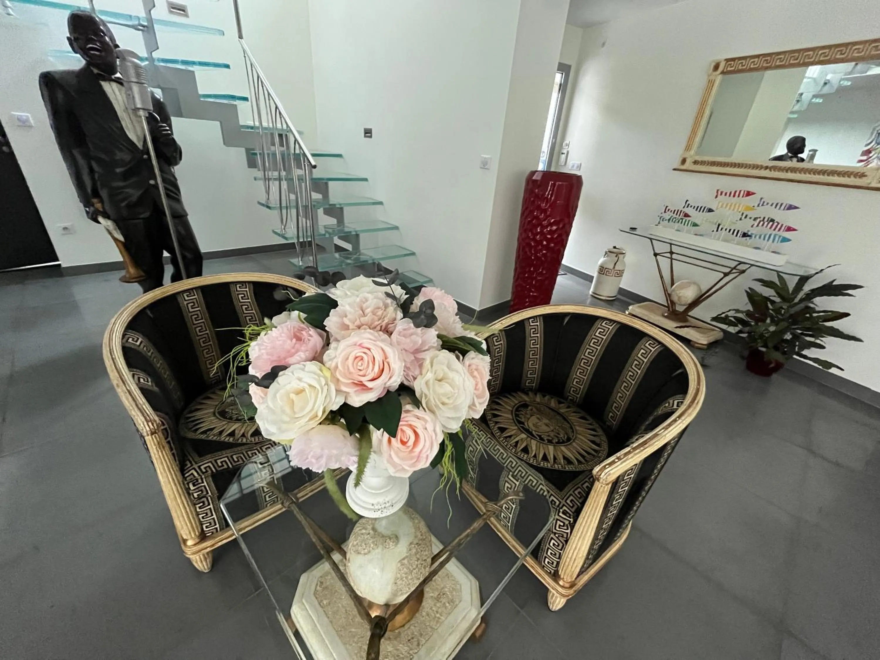 Property building in Domaine Georges V