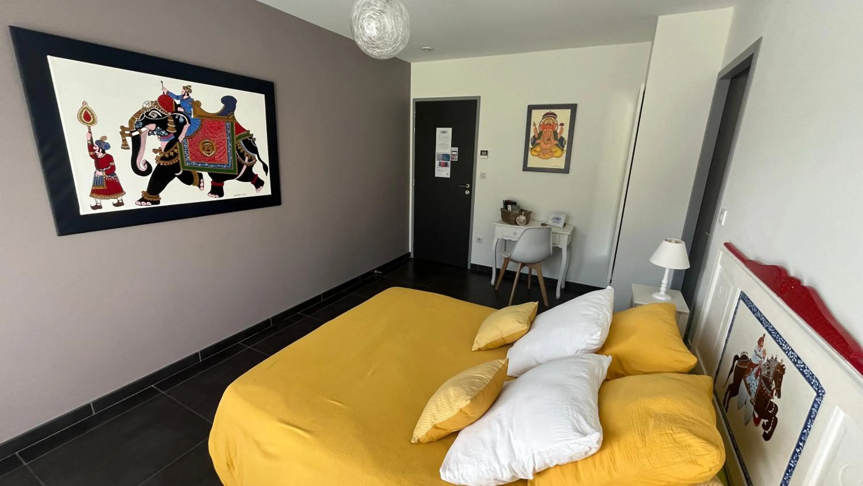 Bed in Domaine Georges V