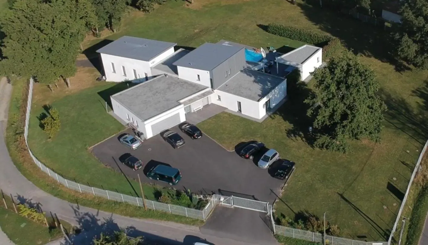 Property building in Domaine Georges V