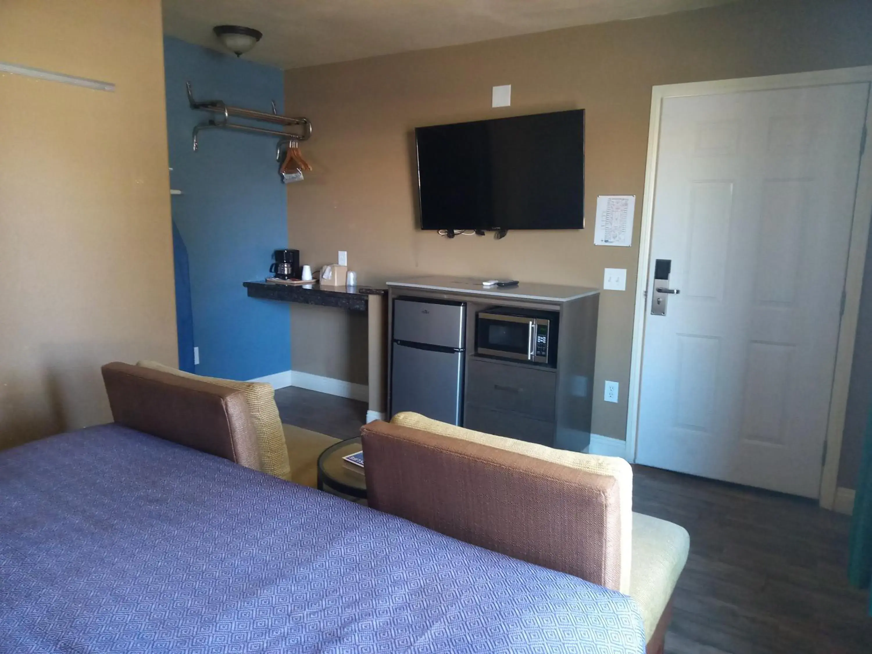 Bed in Rodeway Inn near Coachella Bed in Rodeway Inn near Coachella