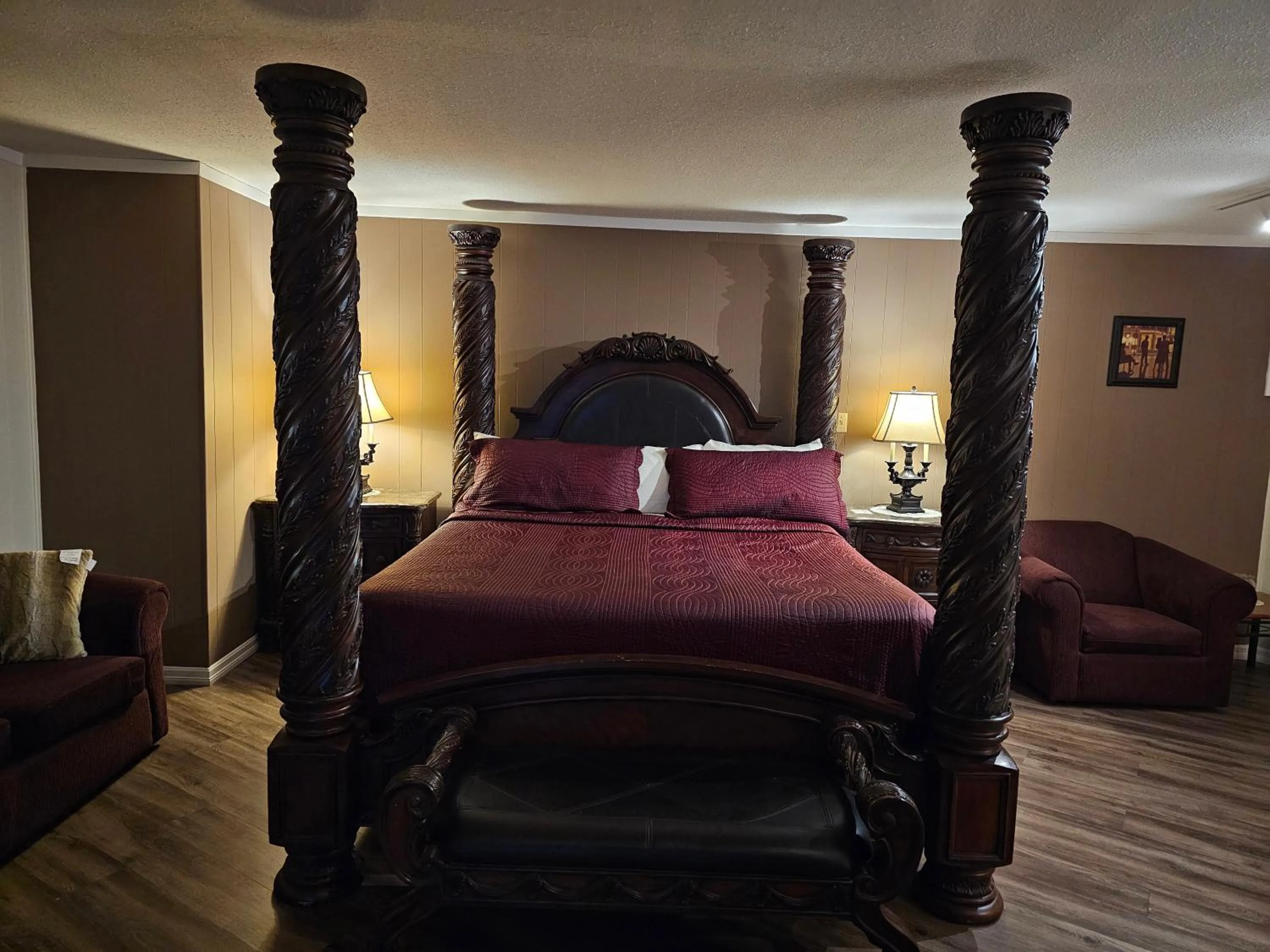 Bedroom, Bed in Parkway Motel & European Lodges