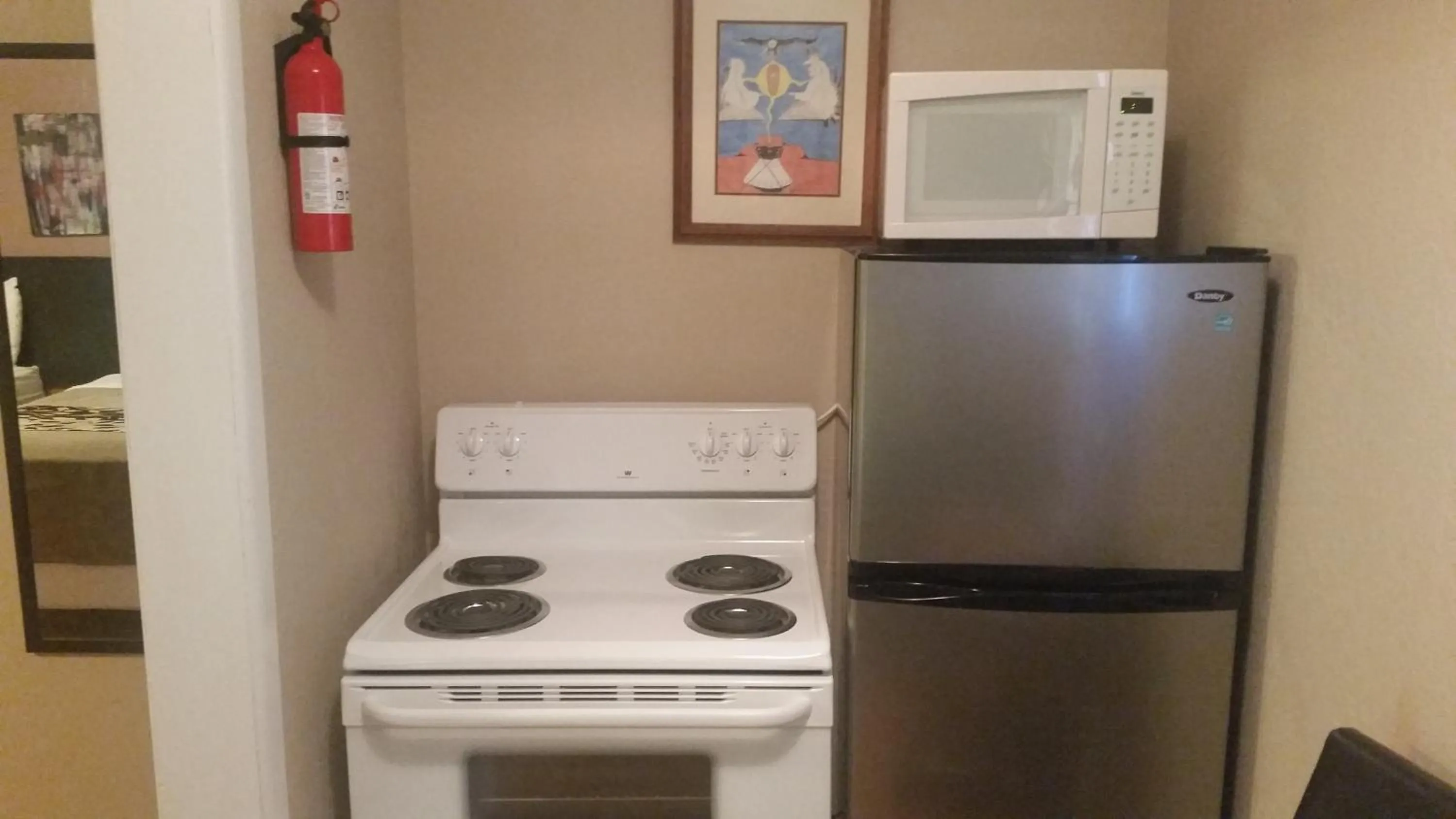 Kitchen or kitchenette in Parkway Motel & European Lodges