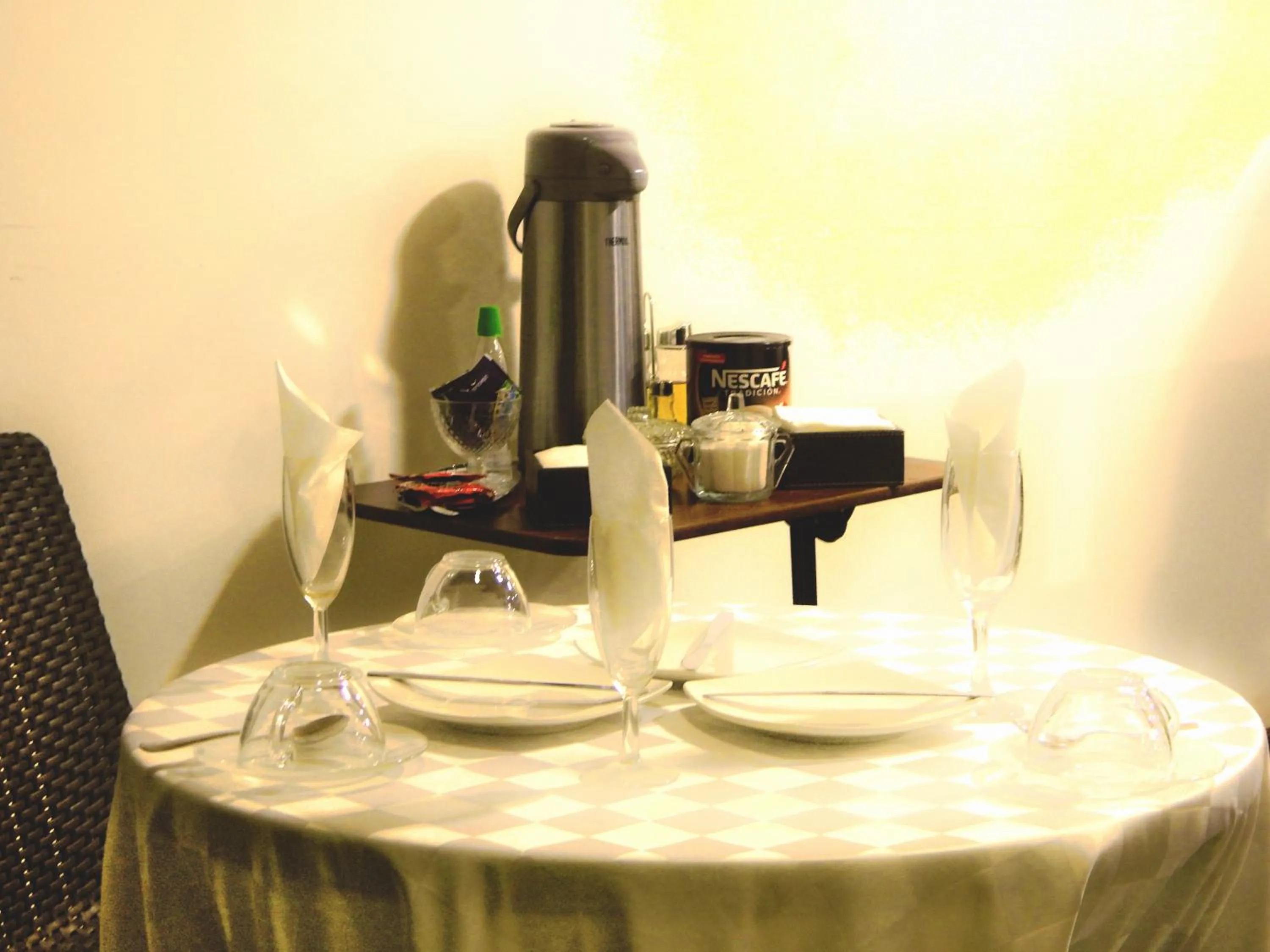 Coffee/tea facilities in Hostal Plaza Maule