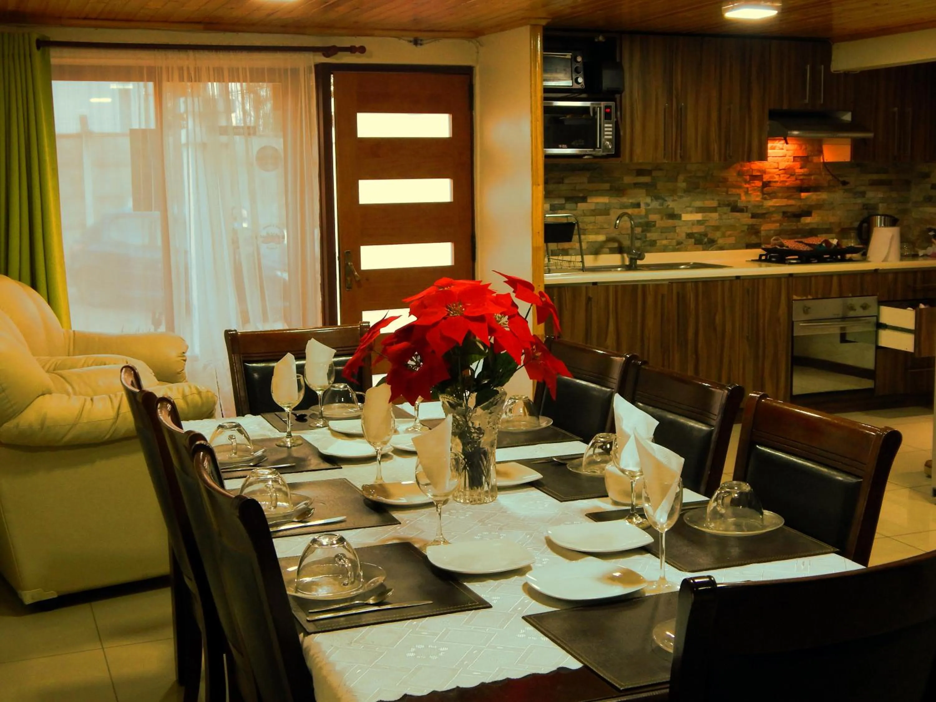 Restaurant/places to eat in Hostal Plaza Maule