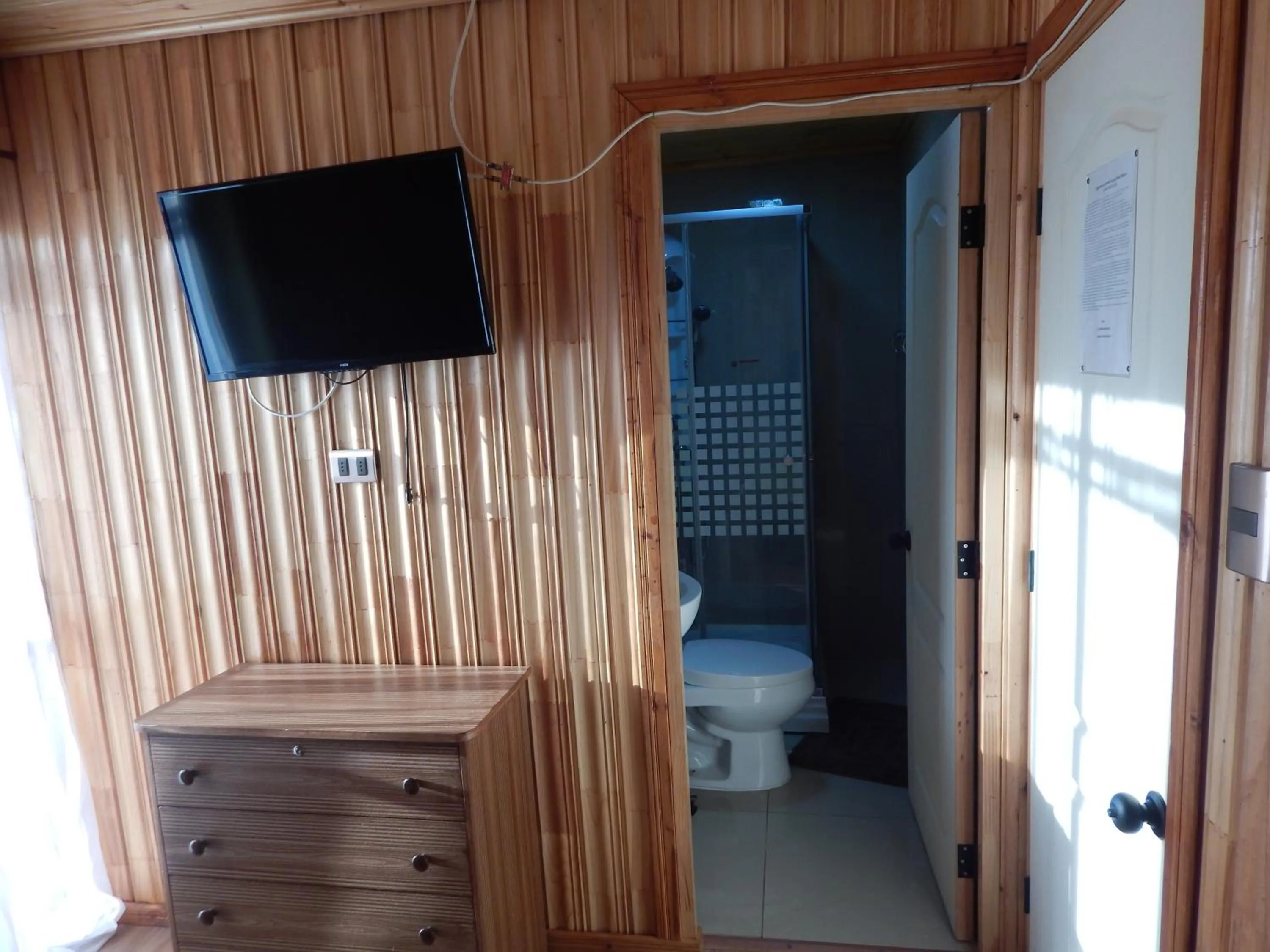 TV and multimedia in Hostal Plaza Maule
