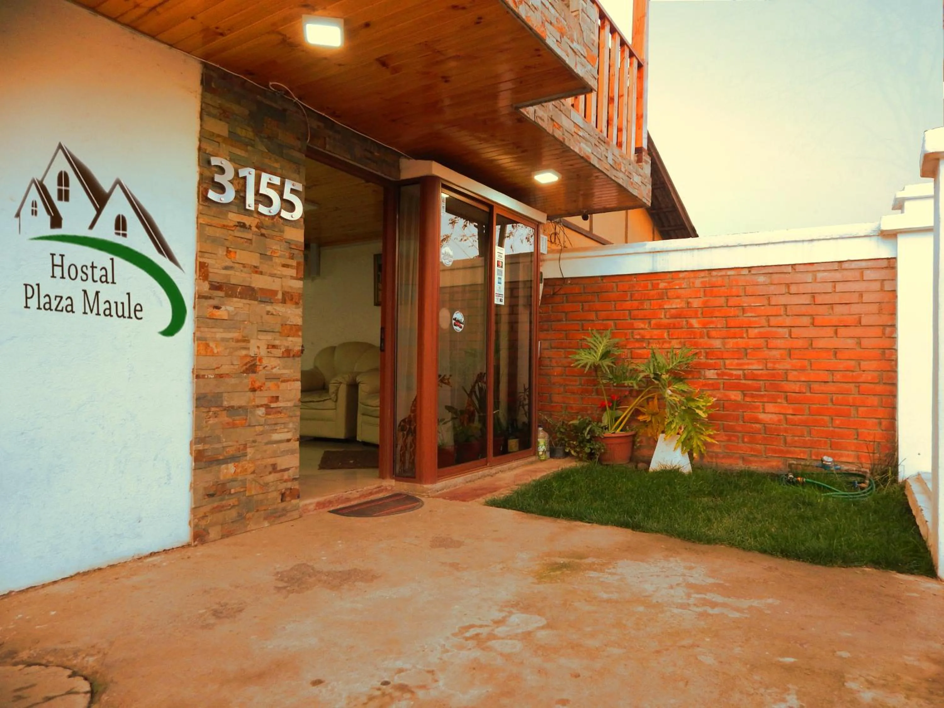 Facade/entrance in Hostal Plaza Maule