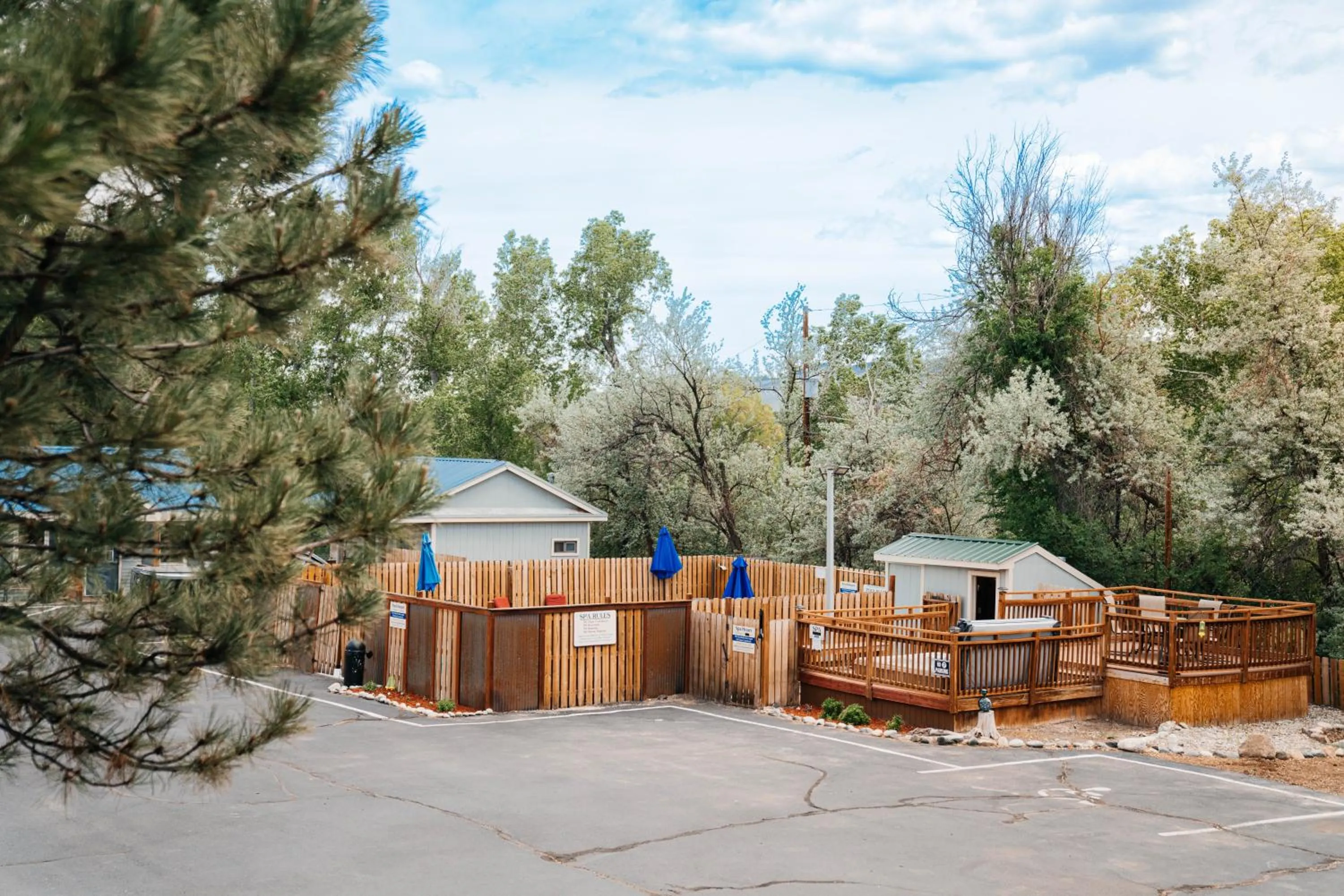 Swimming pool in Salida Inn & Monarch Suites