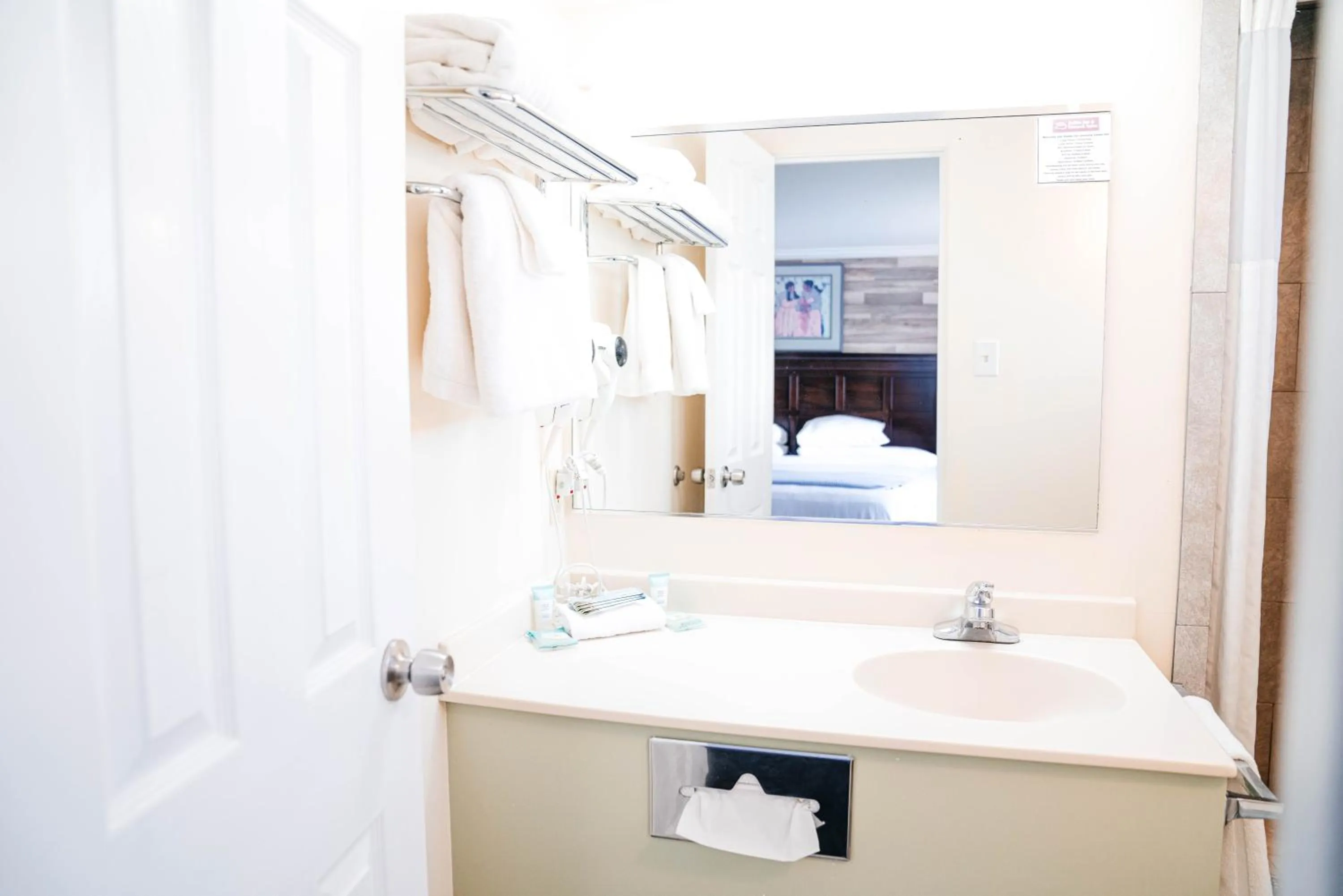Bathroom in Salida Inn & Monarch Suites