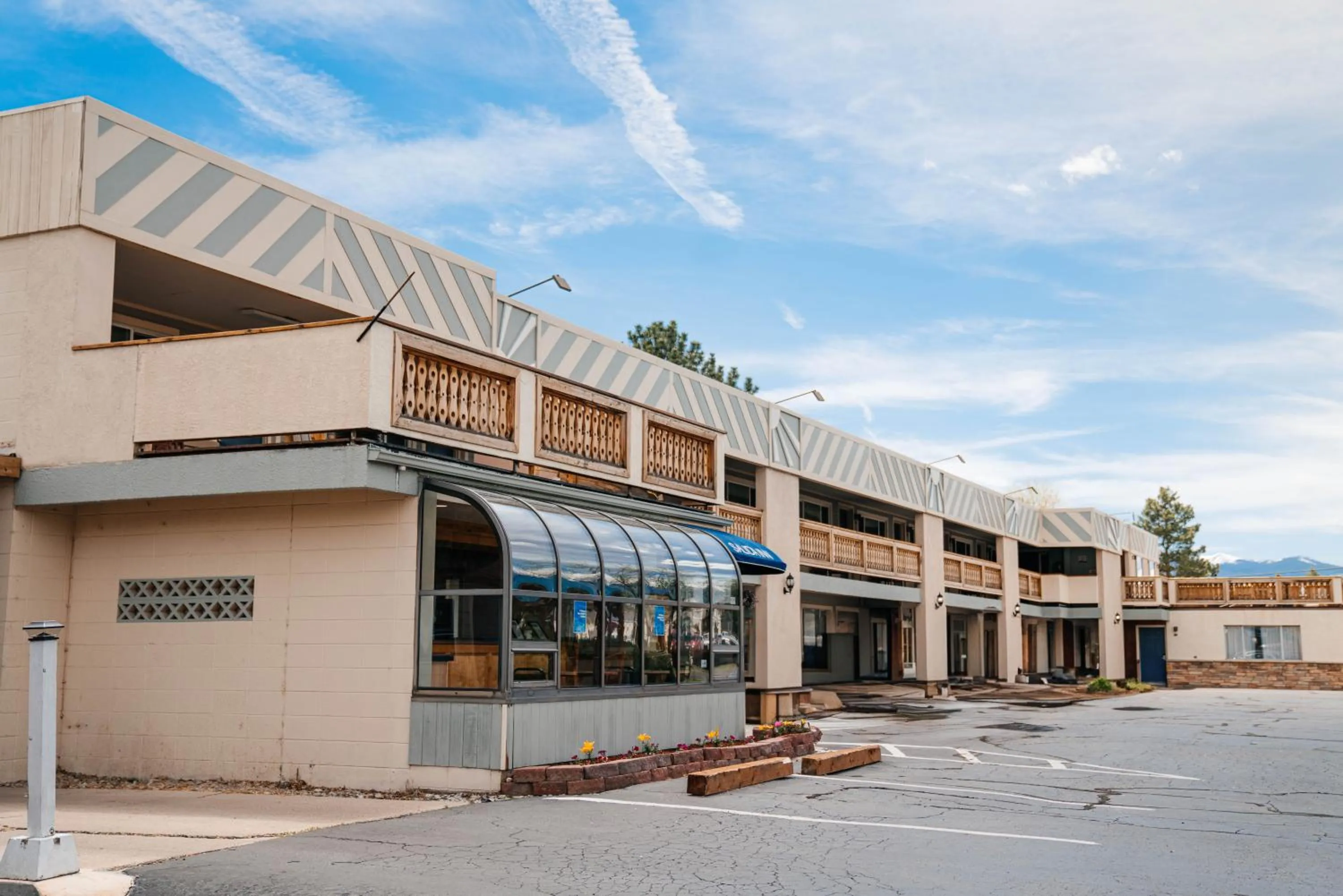 Property building in Salida Inn & Monarch Suites