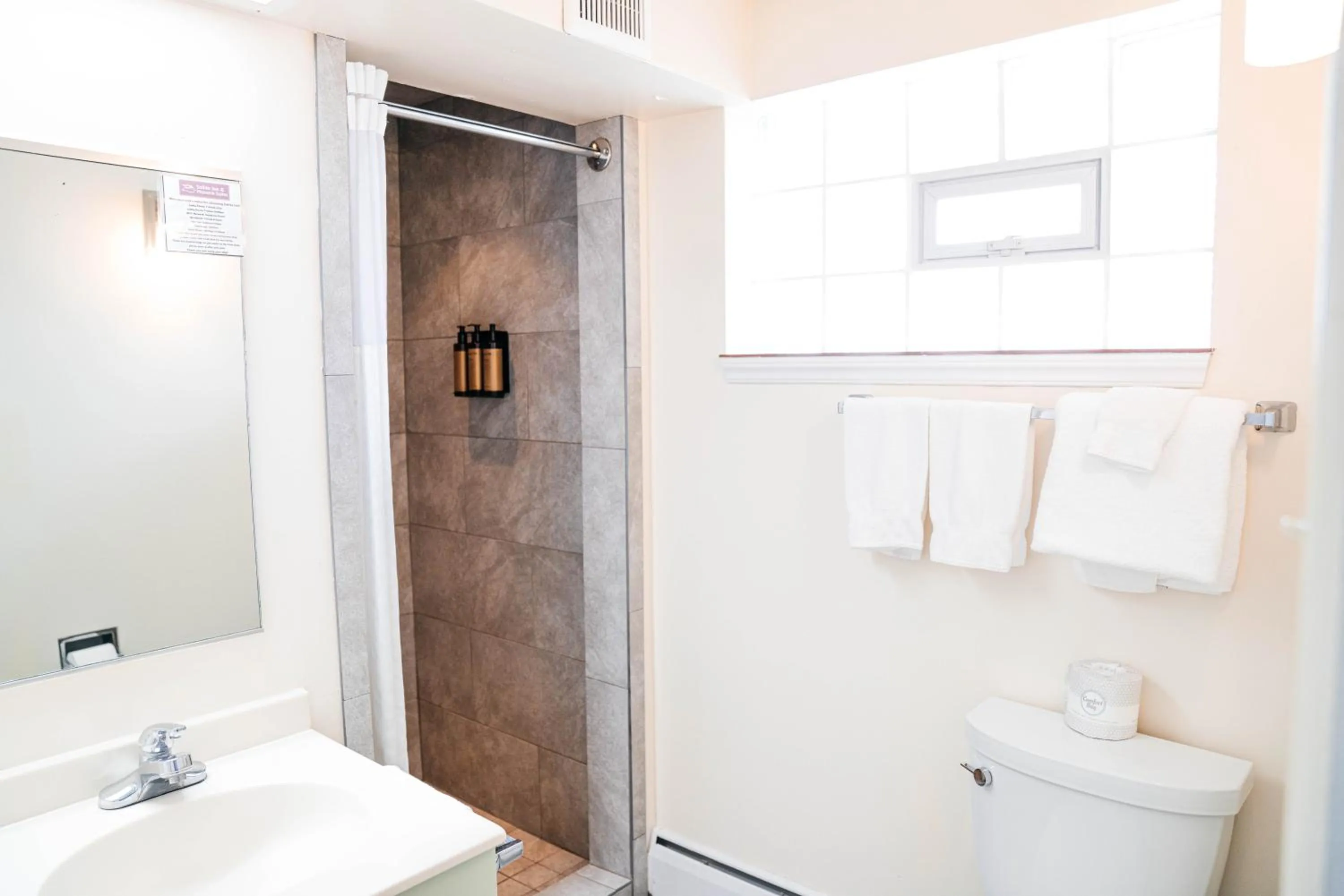 Bathroom in Salida Inn & Monarch Suites