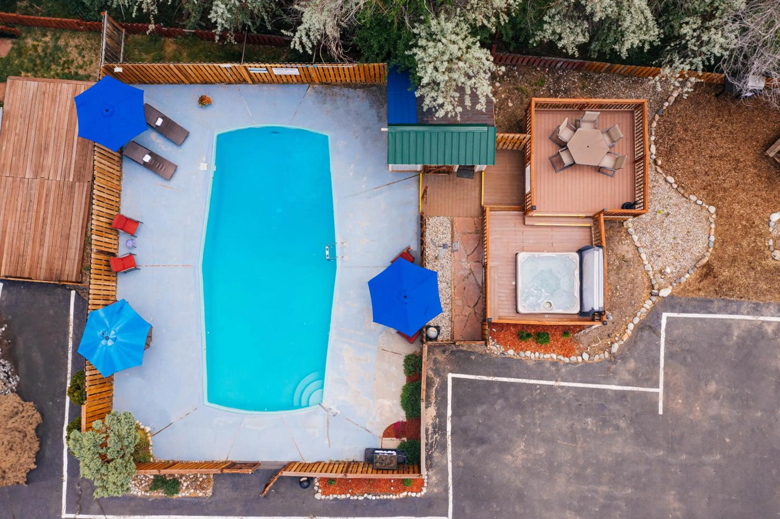 Swimming pool in Salida Inn & Monarch Suites