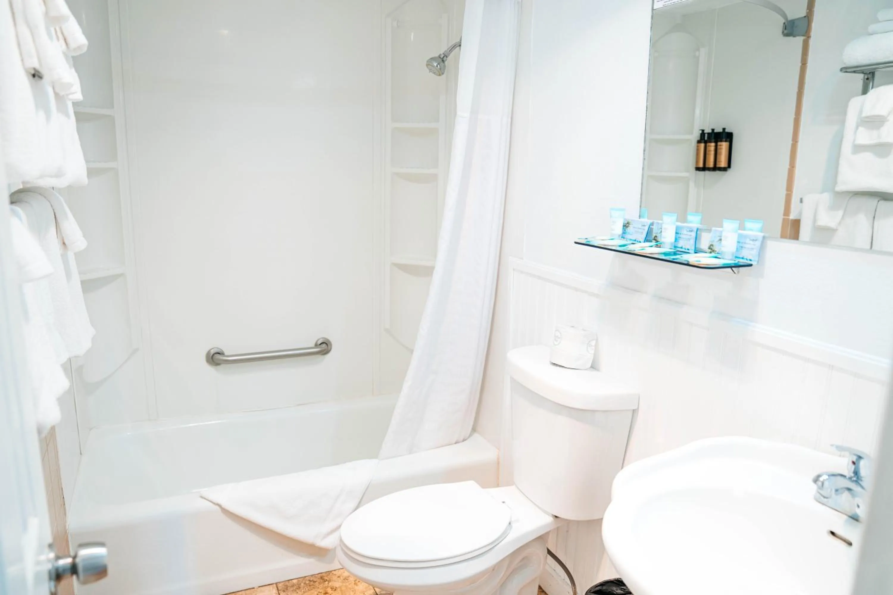 Bathroom in Salida Inn & Monarch Suites