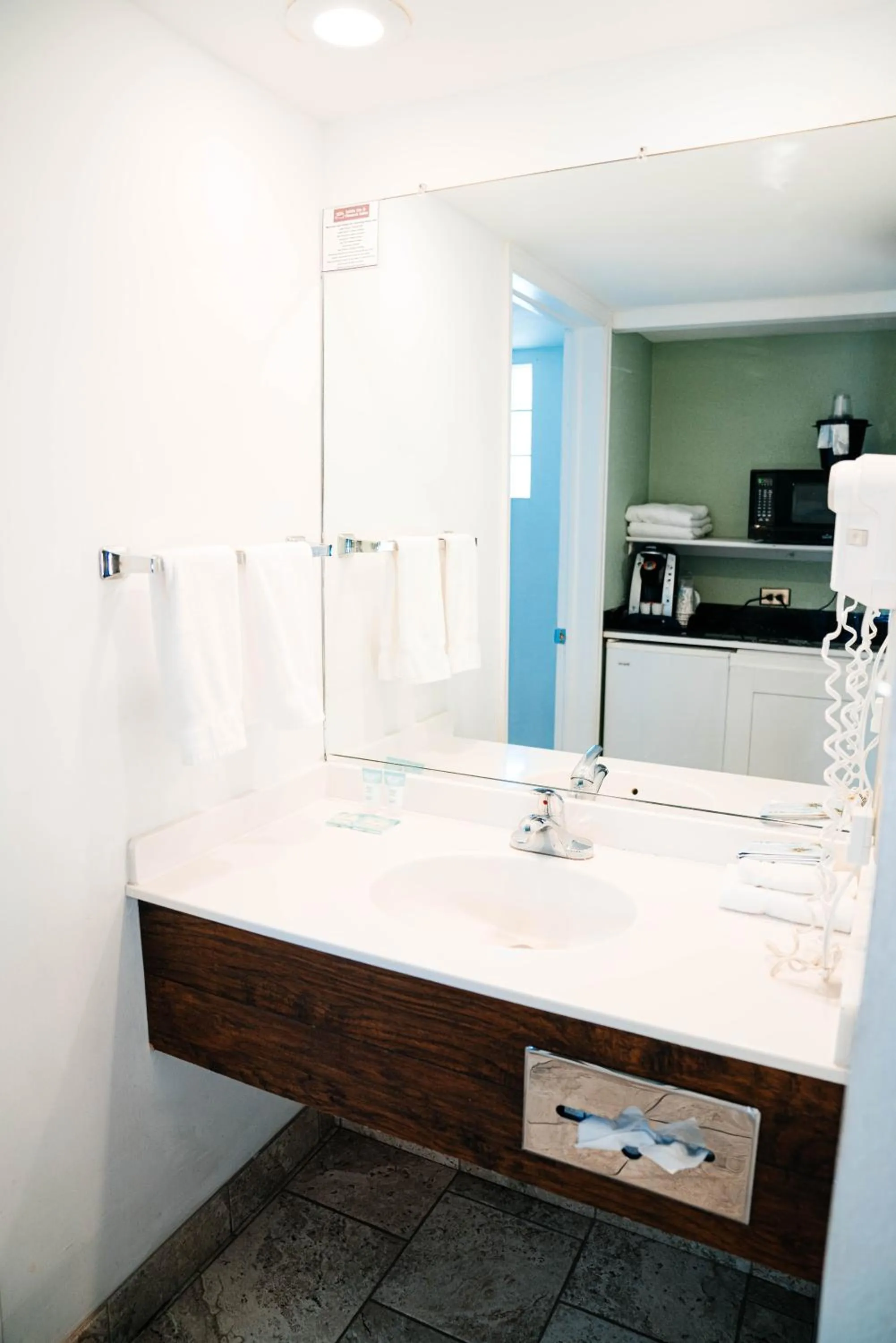 Bathroom in Salida Inn & Monarch Suites