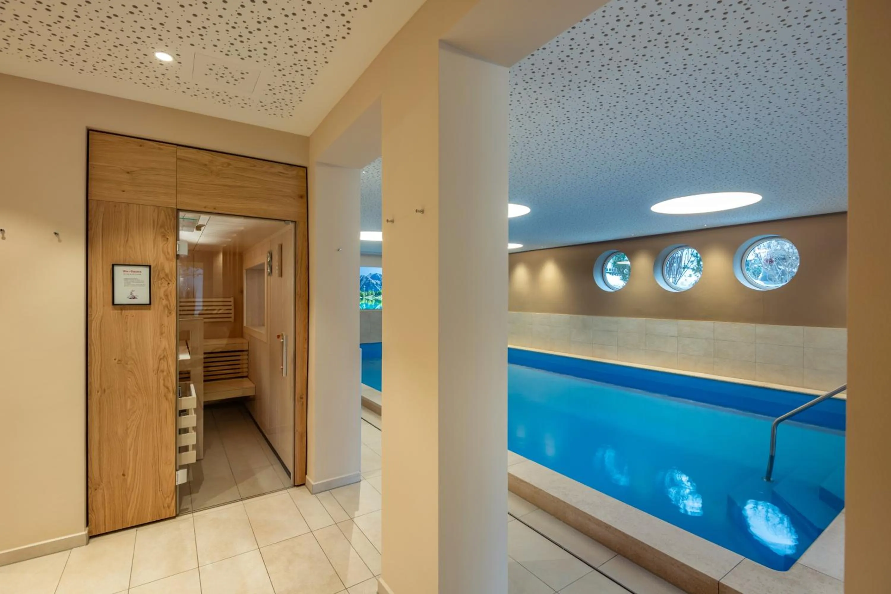 Swimming pool in Bliem's Familienhotel